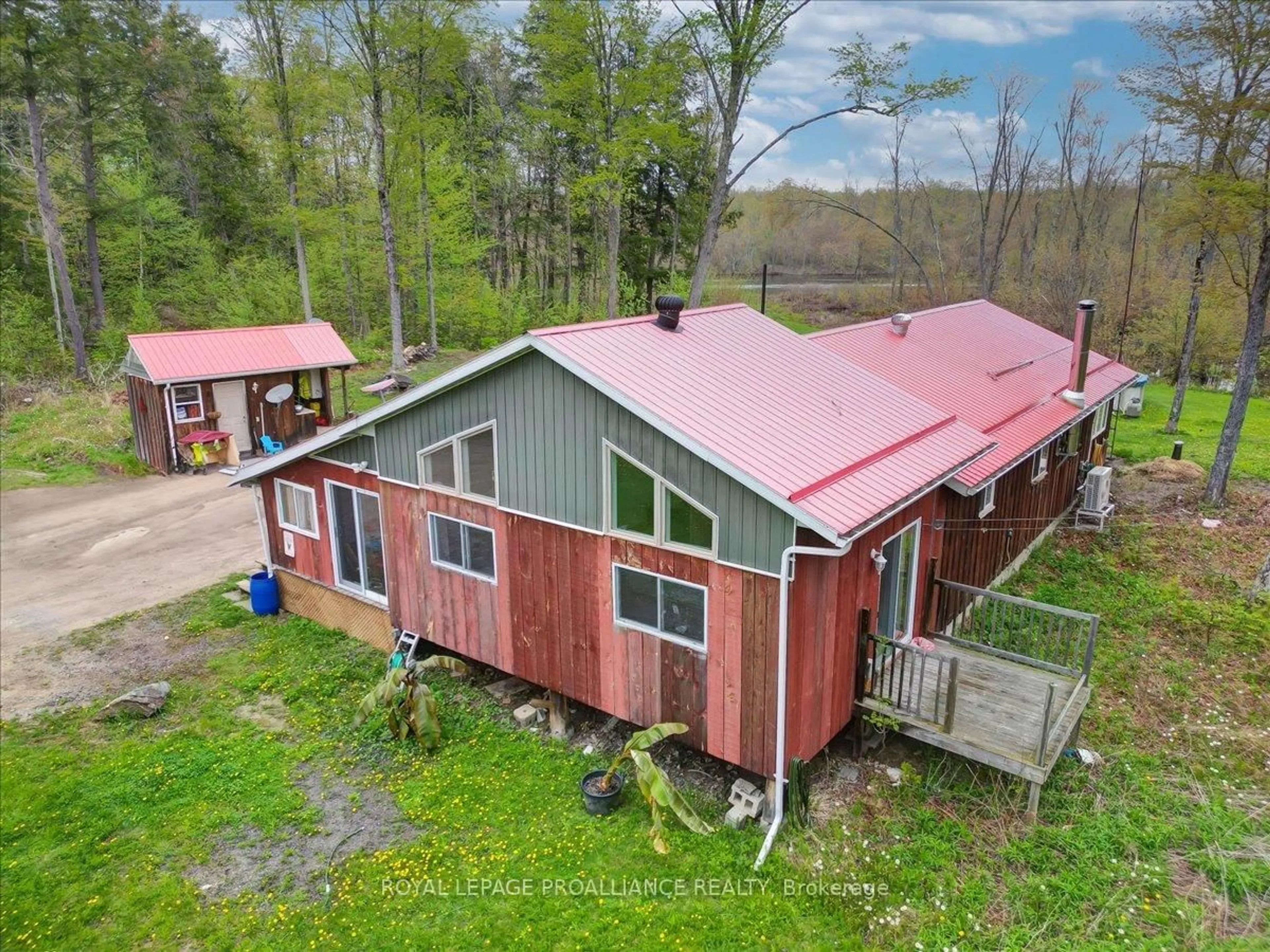 A pic from outside/outdoor area/front of a property/back of a property/a pic from drone, building for 1612 Shanick Rd, Limoges Ontario K0K 2M0