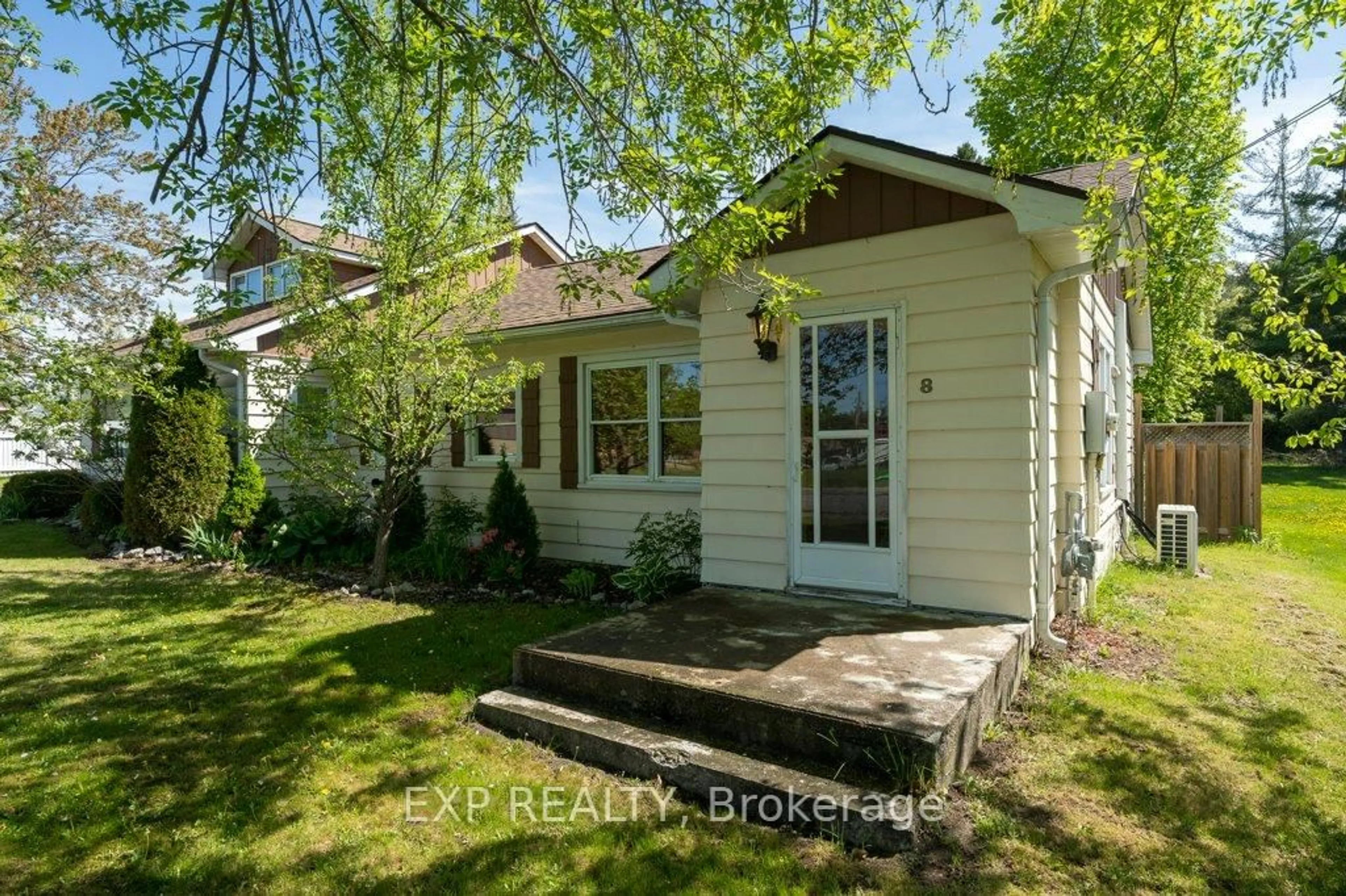 Unknown for 8 North Maloney St, Limoges Ontario K0K 2M0