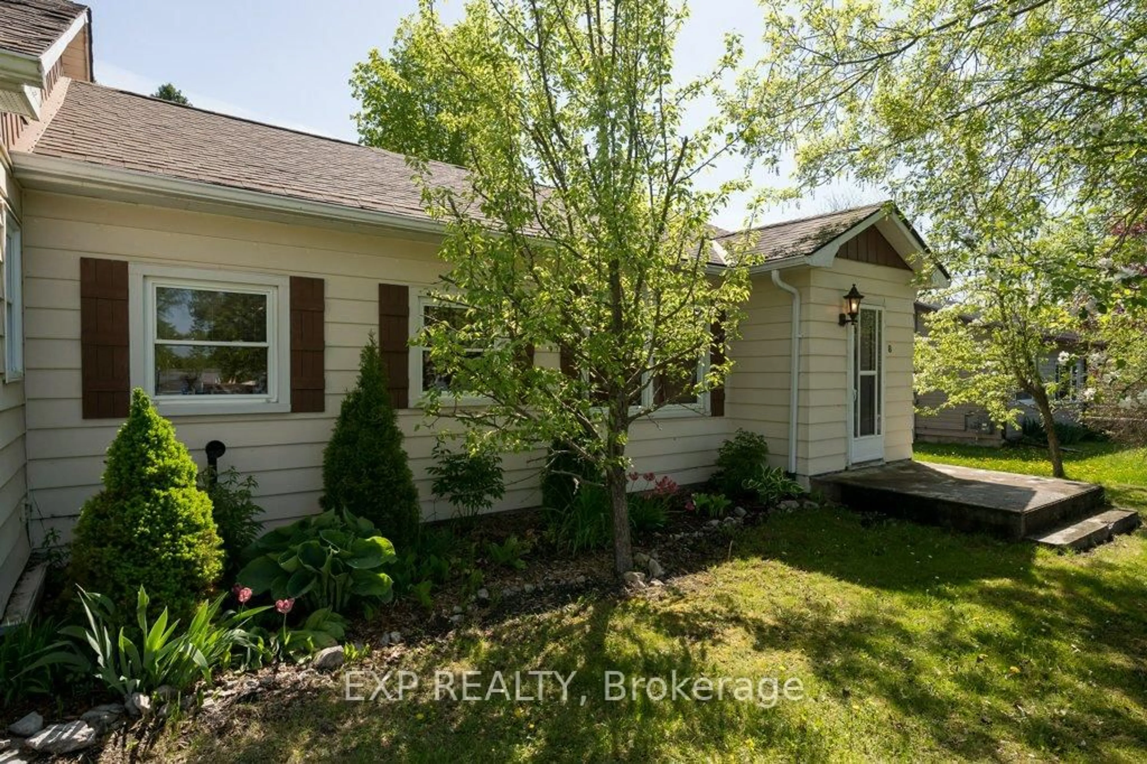Unknown for 8 North Maloney St, Limoges Ontario K0K 2M0