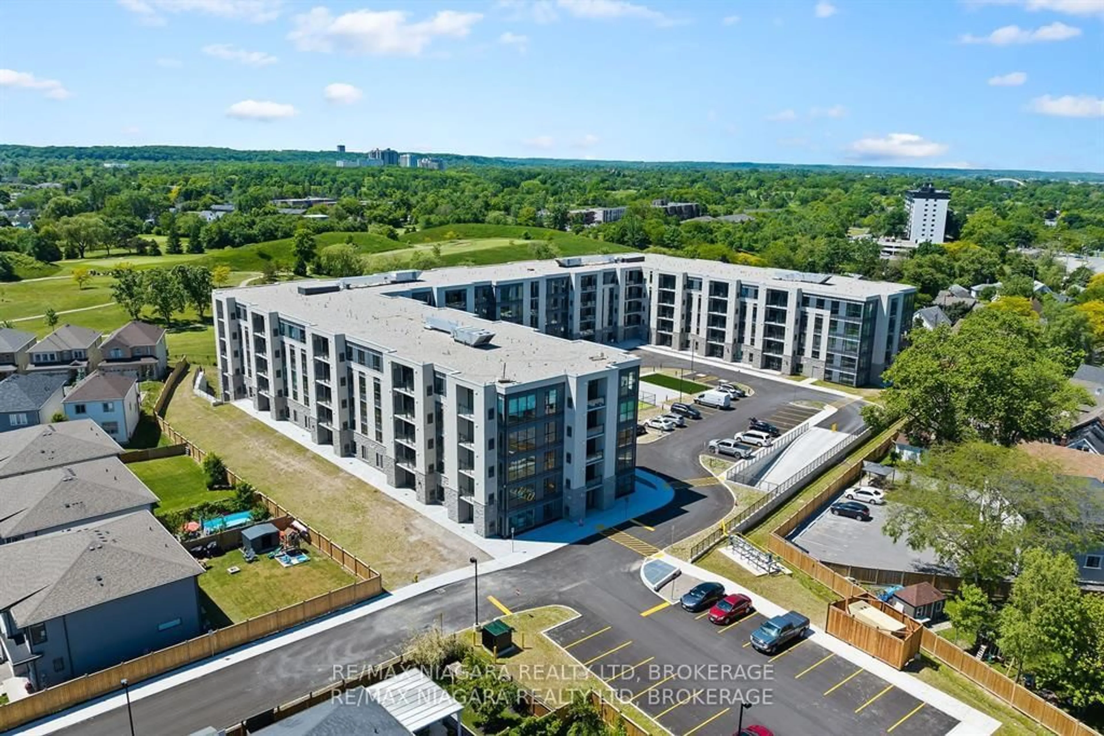 A pic from outside/outdoor area/front of a property/back of a property/a pic from drone, building for 50 HERRICK Ave #204, St. Catharines Ontario L2P 0G3