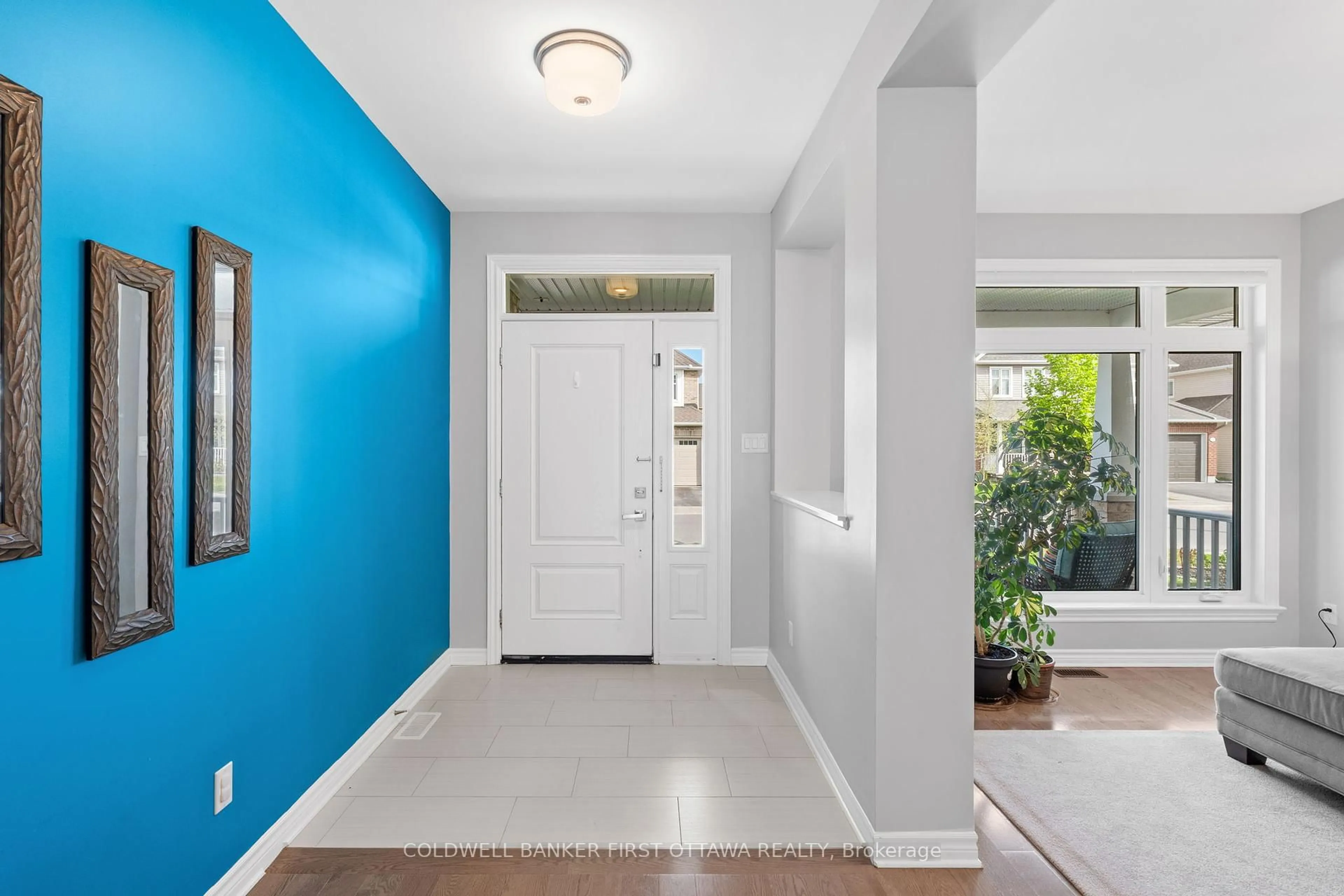 Indoor entryway for 320 Brambling Way, Ottawa Ontario K2J 6E4