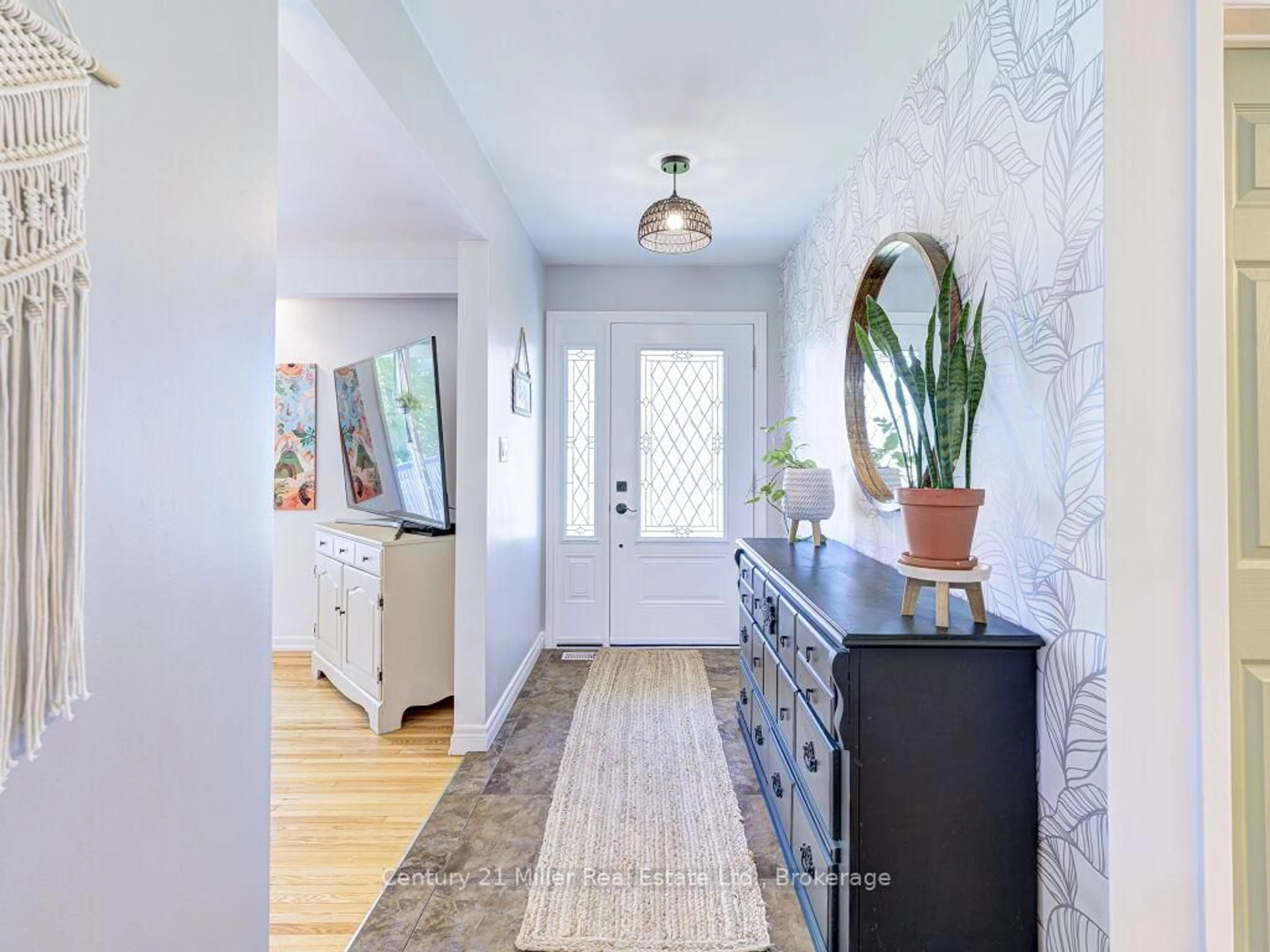 Indoor entryway for 3276 Tallman Dr, Lincoln Ontario L0R 2C0