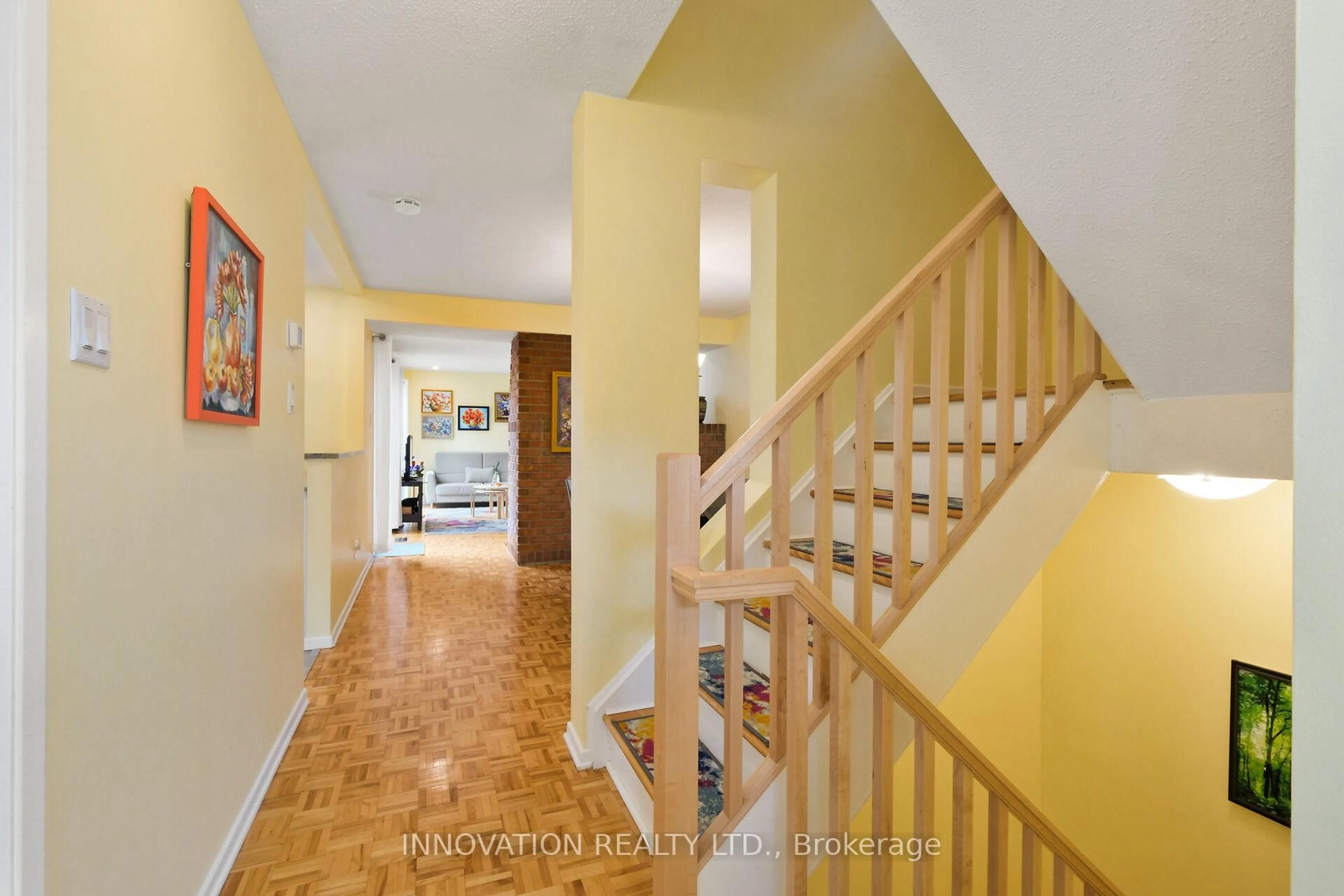 Indoor foyer for 13 Jackson Crt, Ottawa Ontario K2K 1B6