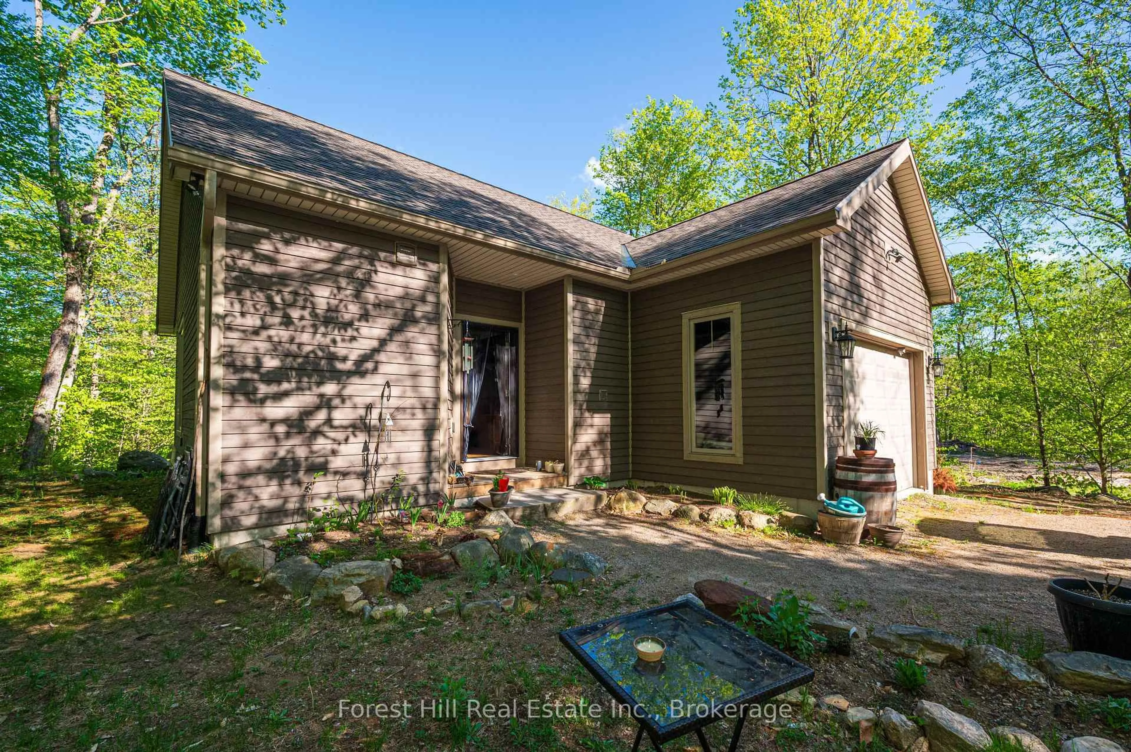 A pic from outside/outdoor area/front of a property/back of a property/a pic from drone, forest/trees view for 917 Portage Rd, Lake of Bays Ontario P1H 2J6