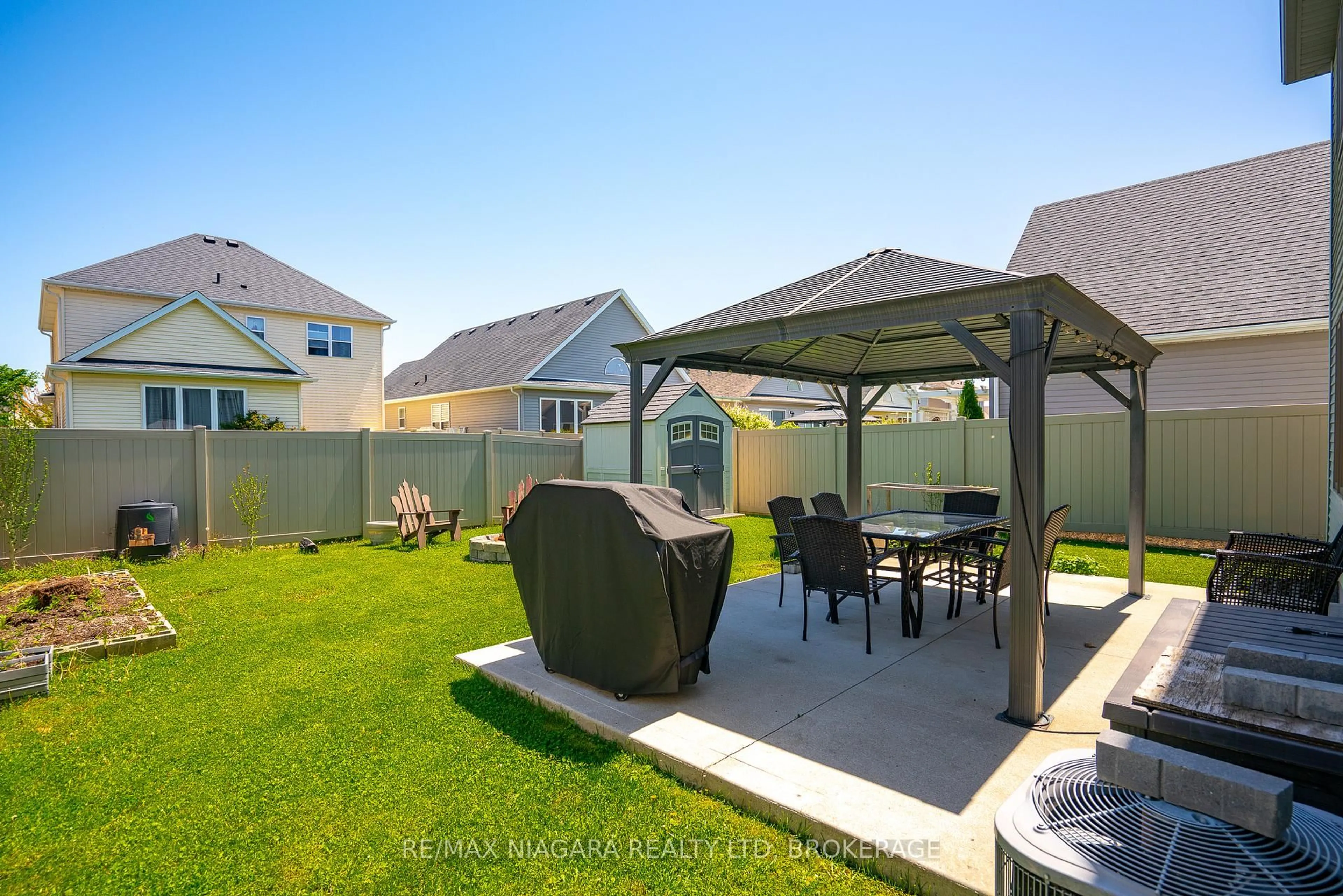 Patio, street for 179 Classic Ave, Welland Ontario L3B 0A3