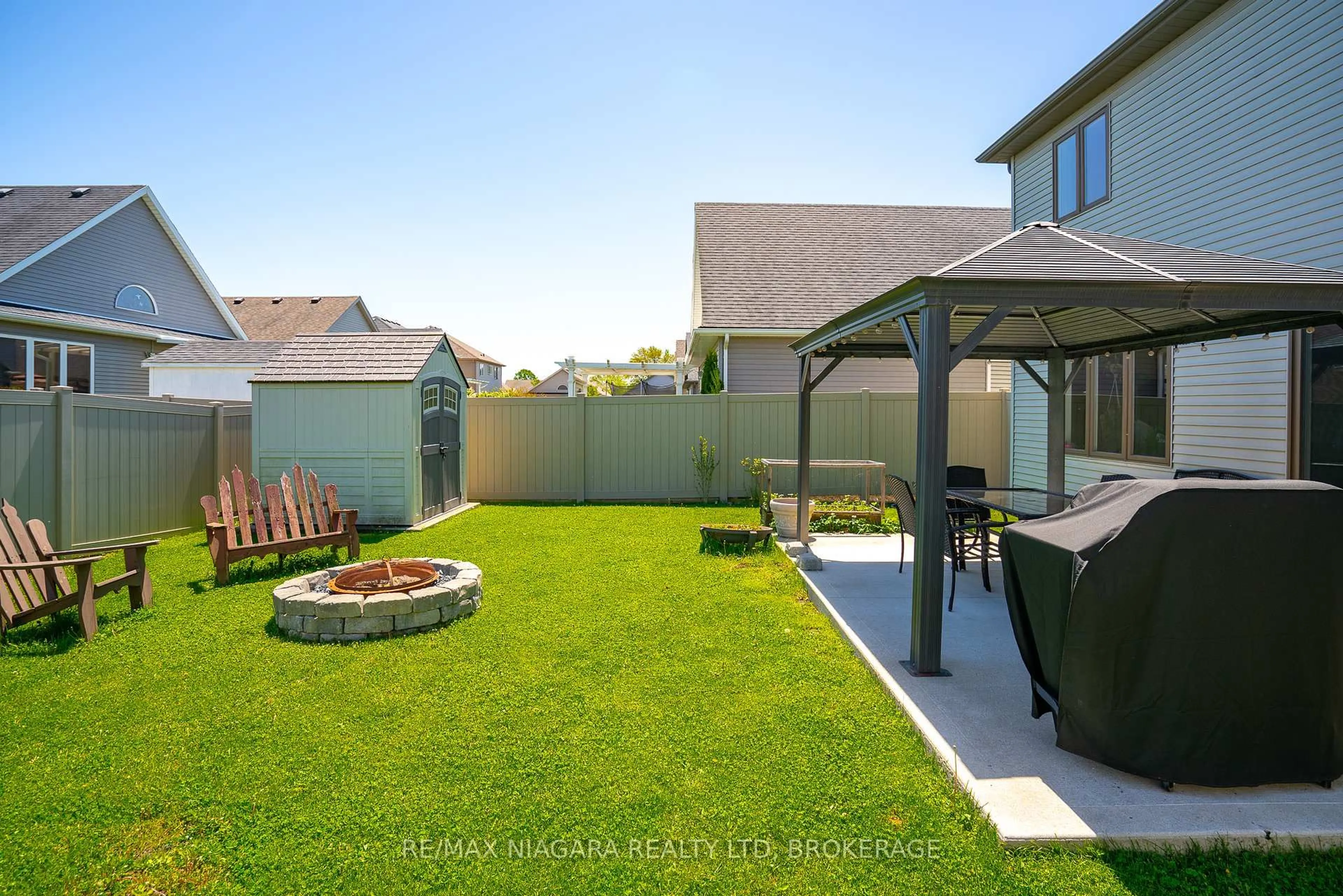 Patio, street for 179 Classic Ave, Welland Ontario L3B 0A3