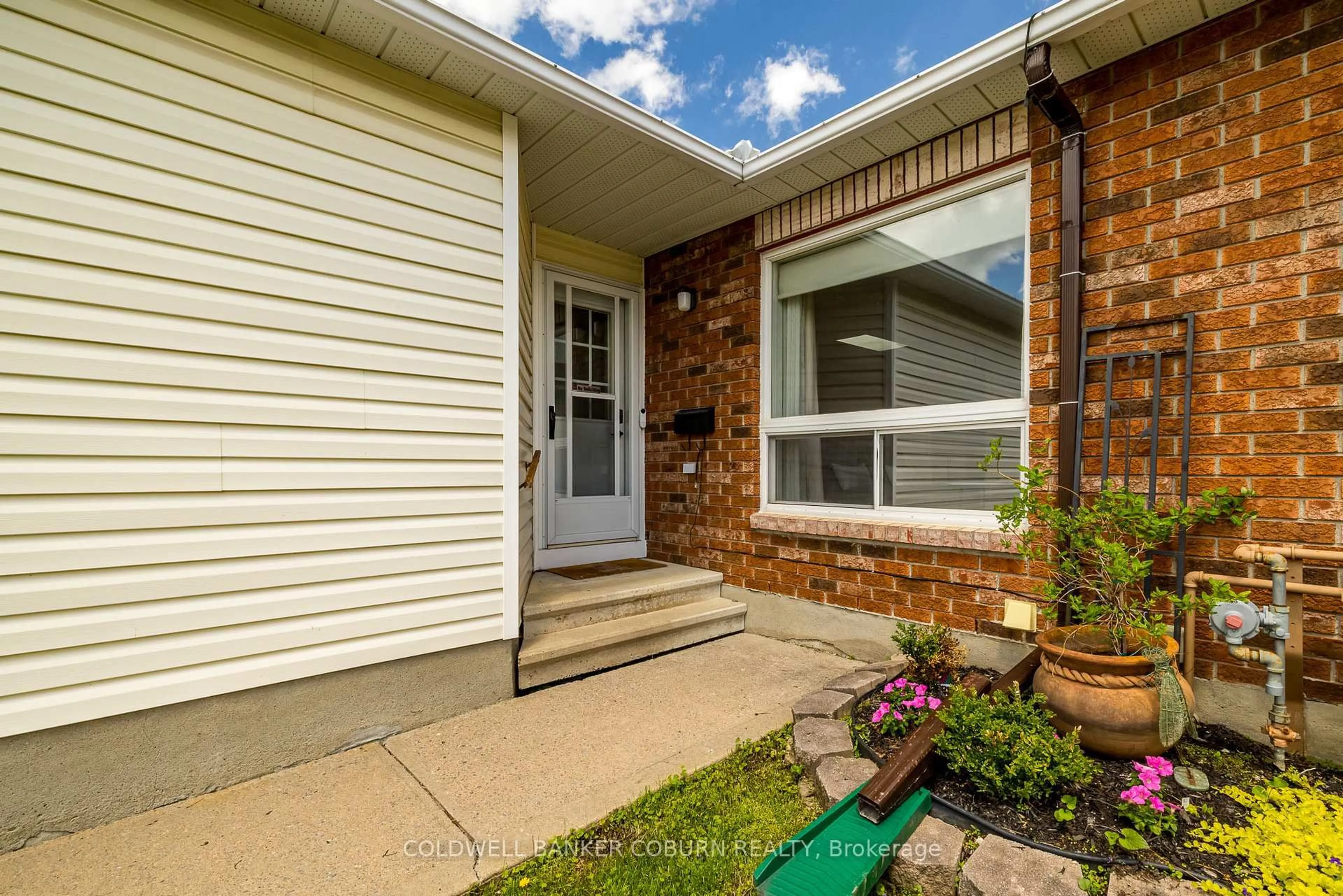 Unknown for 803 Eighth St, Renfrew Ontario K7V 4K9