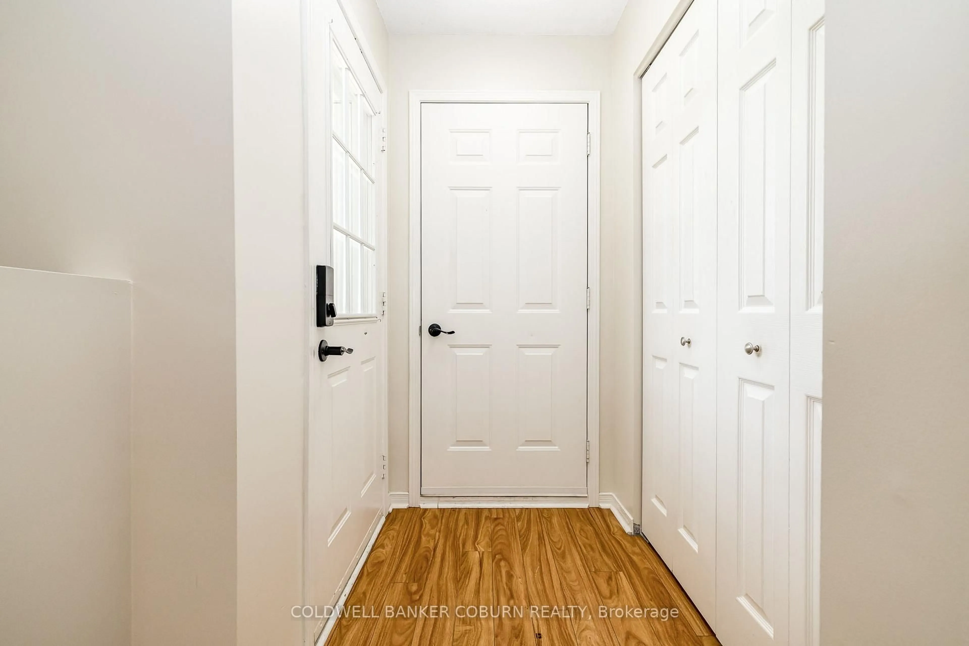 Indoor entryway for 803 Eighth St, Renfrew Ontario K7V 4K9