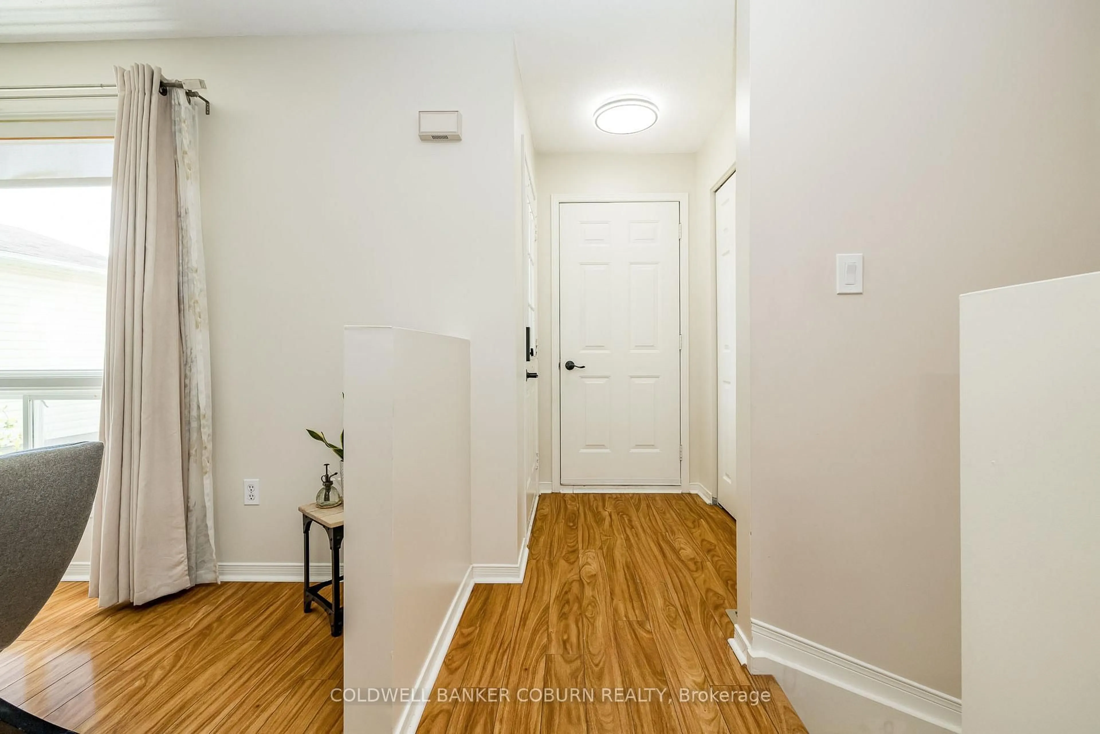 Indoor entryway for 803 Eighth St, Renfrew Ontario K7V 4K9