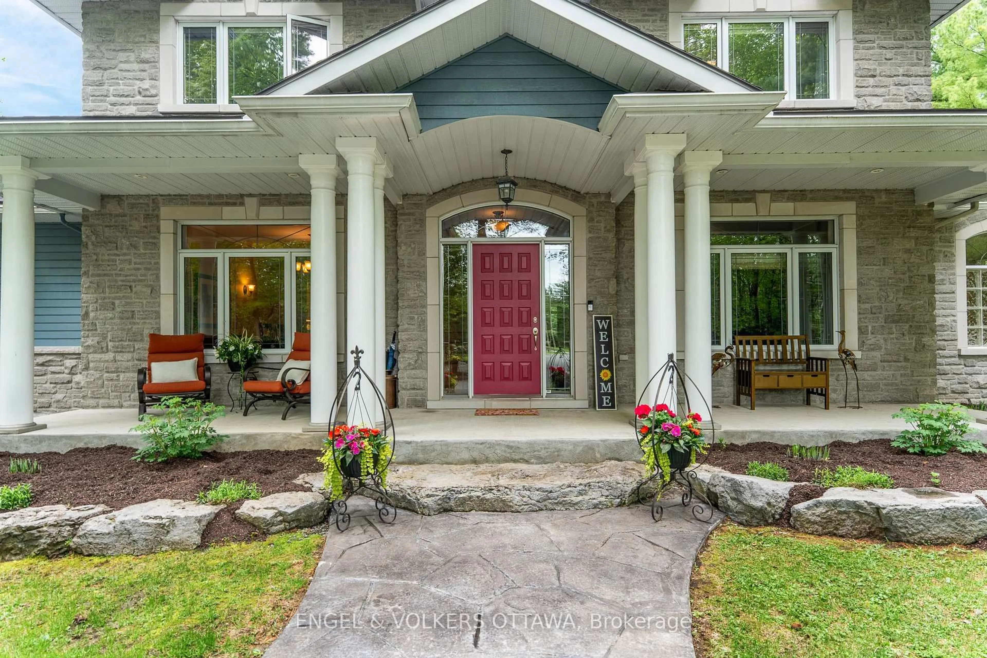 Indoor entryway for 5 Carlisle Circ, Ashton Ontario K0A 1B0
