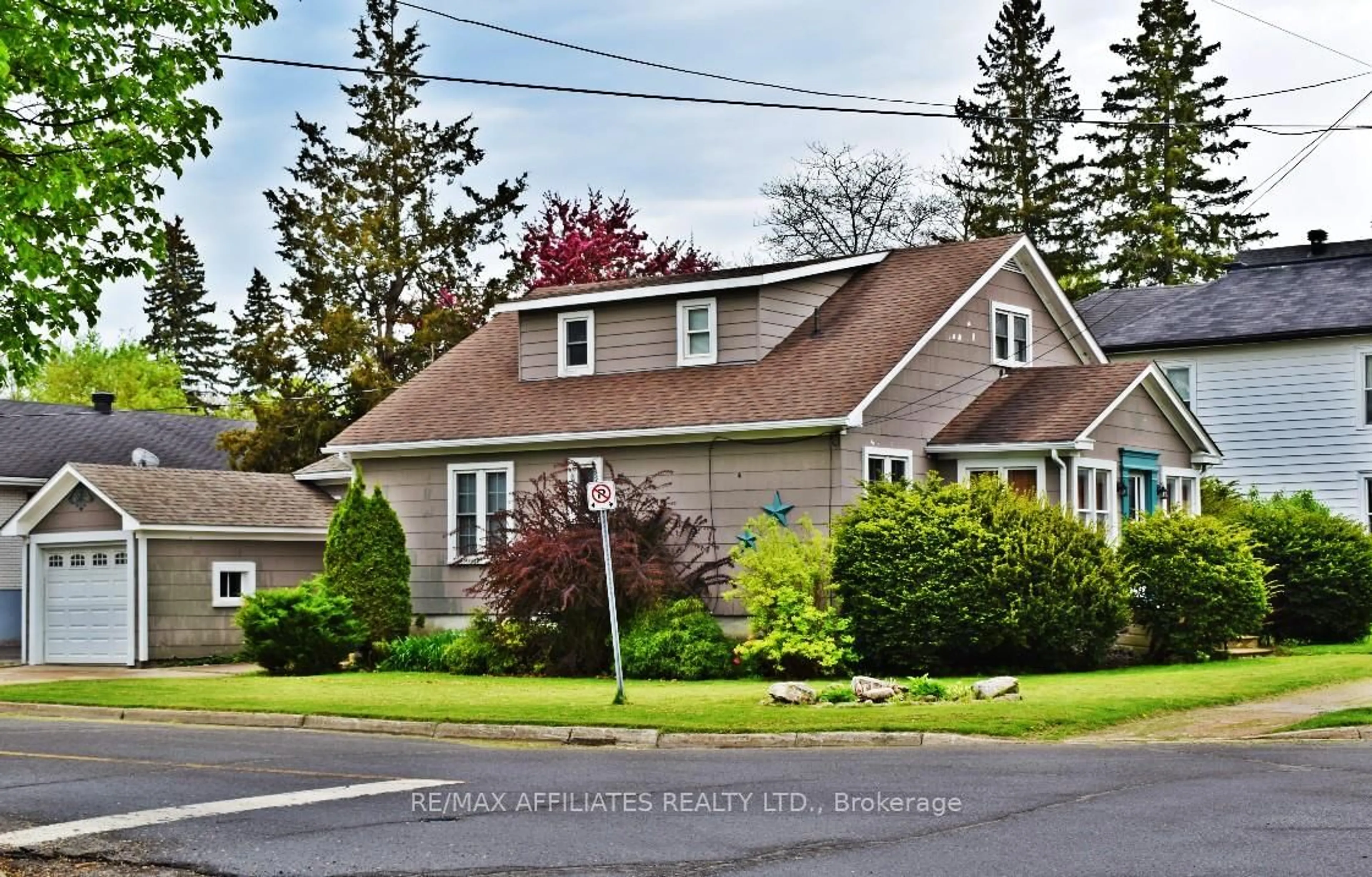 Home with vinyl exterior material, street for 50 Harvey St, Perth Ontario K7H 1W9