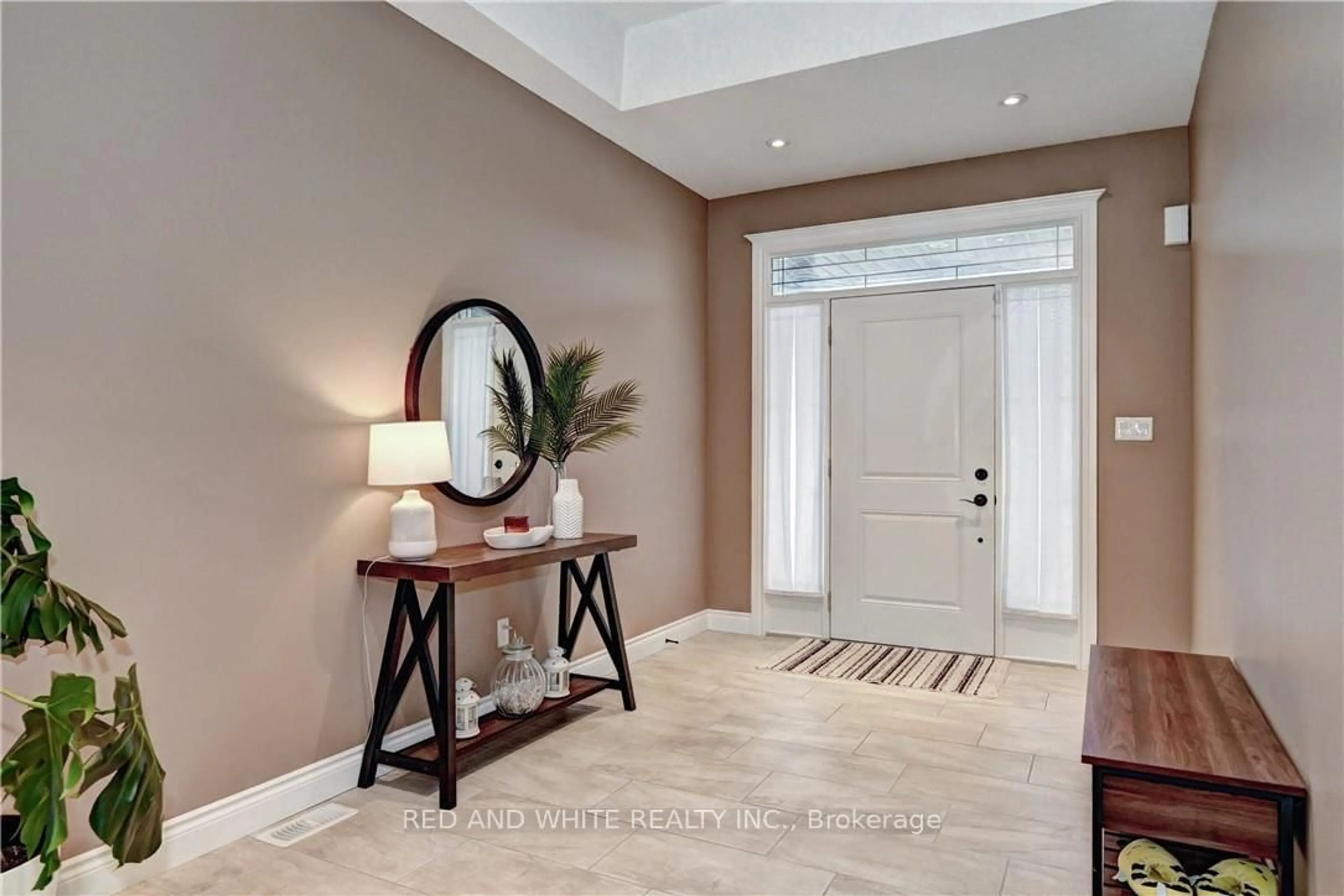 Indoor entryway for 220 Ladyslipper Dr, Waterloo Ontario N2V 0E2