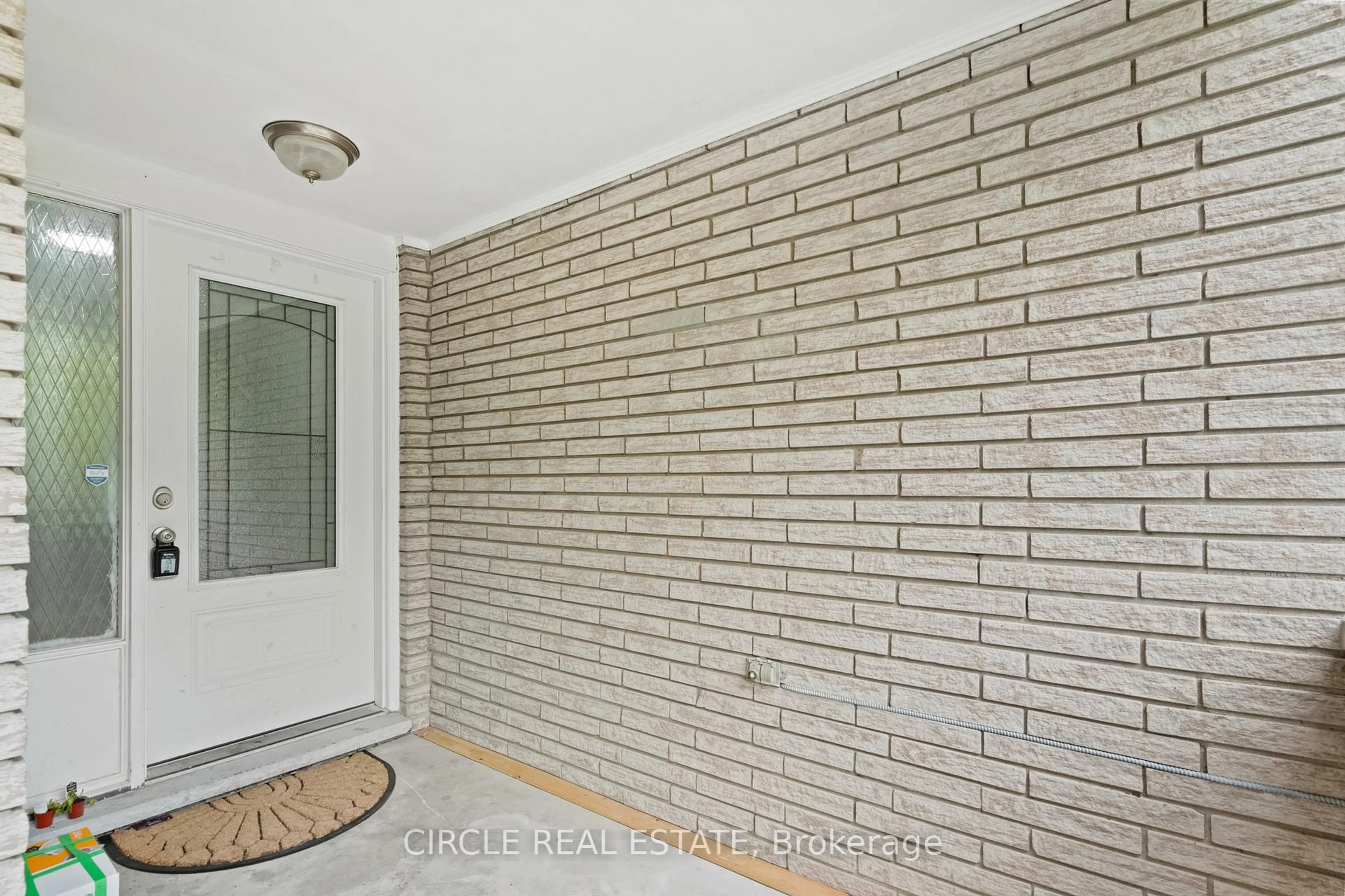 Indoor entryway for 118 Bridlewood Dr, Welland Ontario L3C 6H3