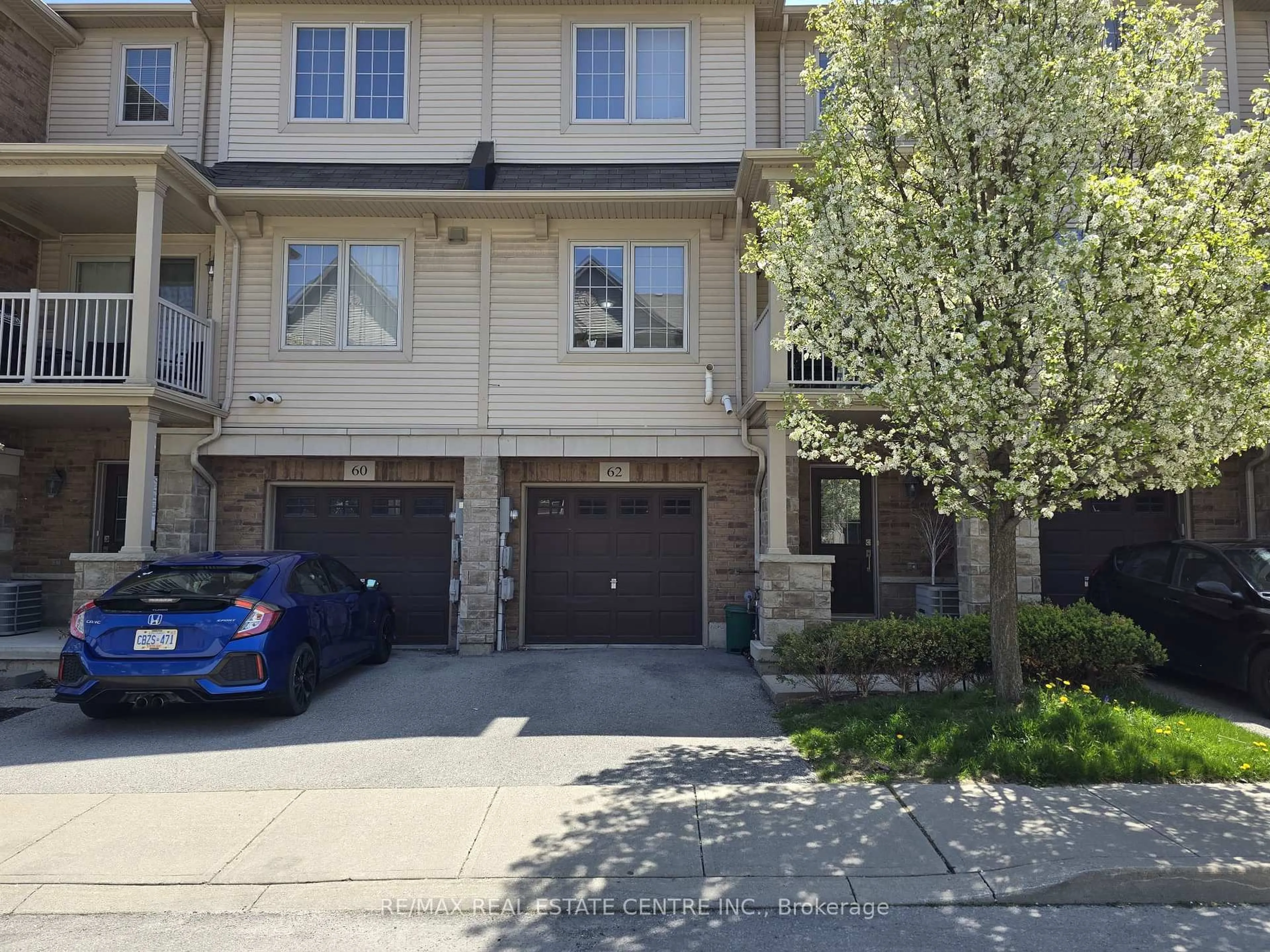 A pic from outside/outdoor area/front of a property/back of a property/a pic from drone, street for 541 WINSTON Rd #62, Grimsby Ontario L3M 0C5