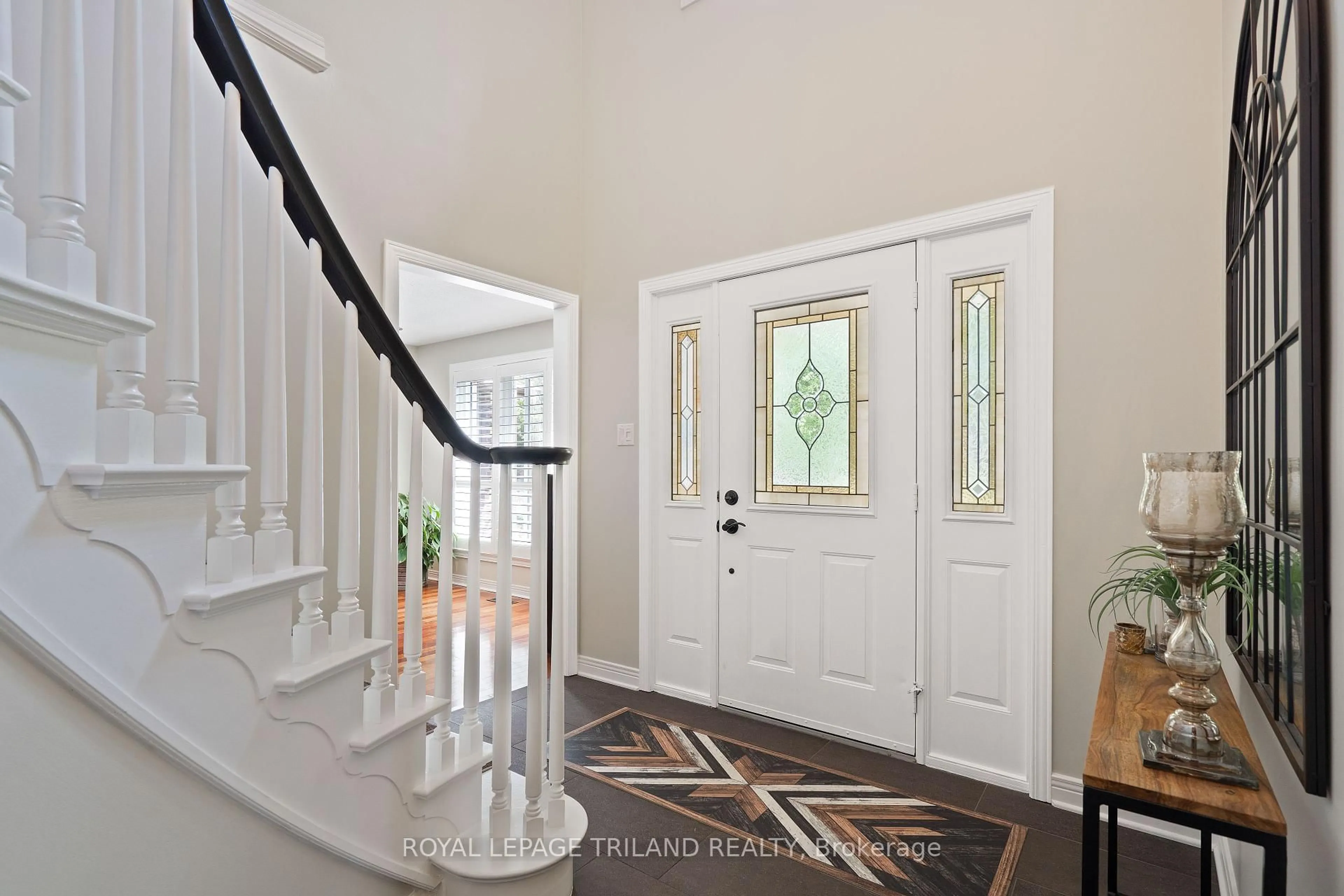 Indoor entryway for 500 BOBBYBROOK Dr, London North Ontario N5X 1G9