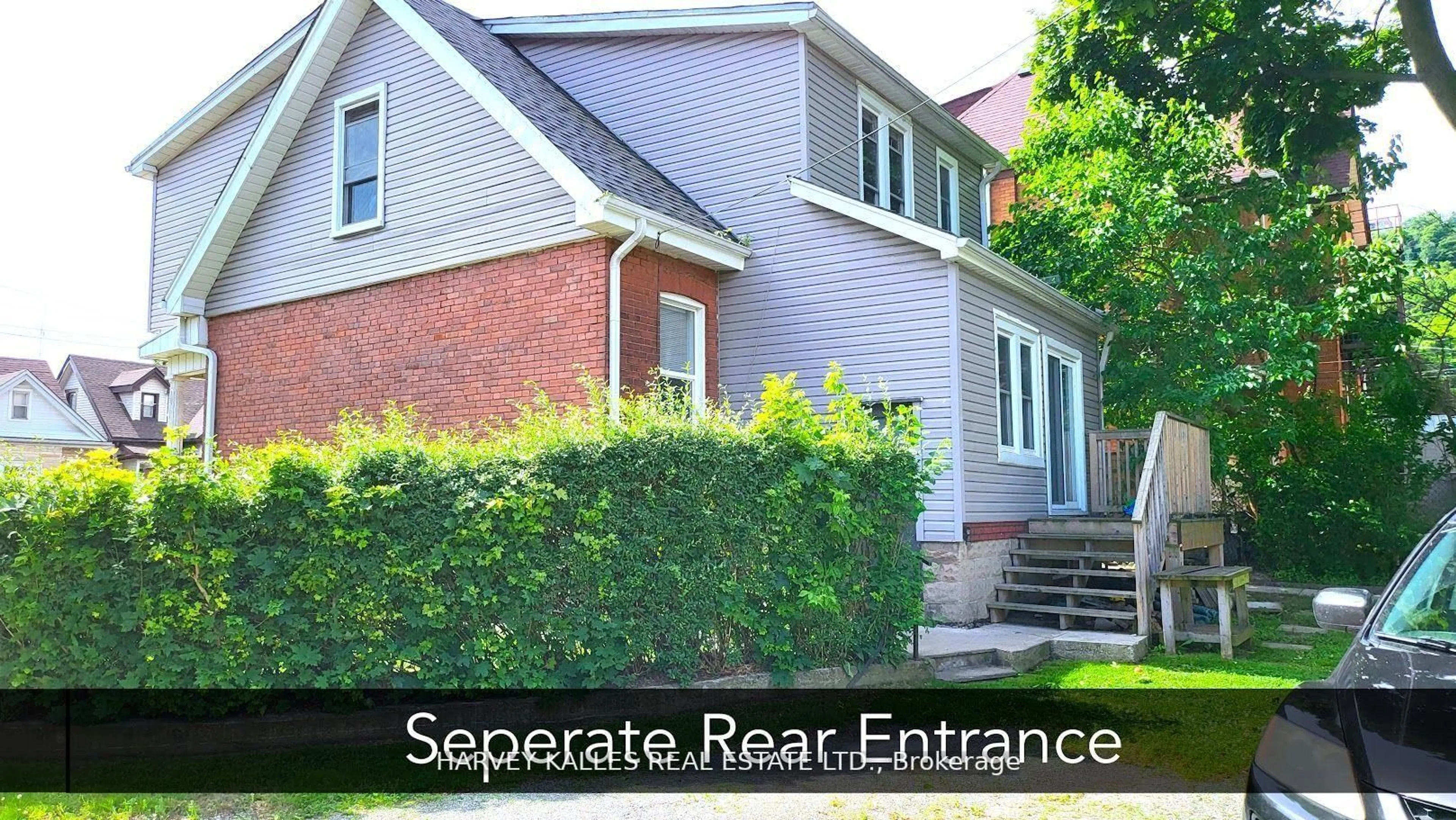 Home with vinyl exterior material, street for 260 Prospect St, Hamilton Ontario L8M 2Z9