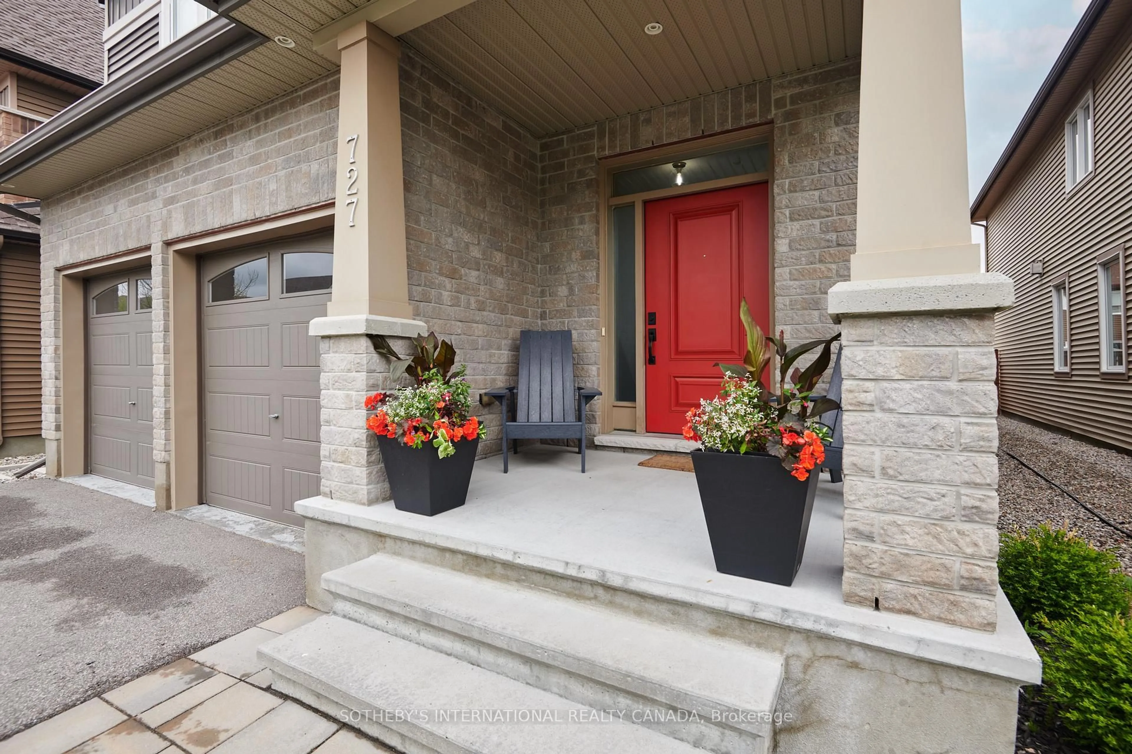 Indoor entryway for 727 Bunchberry Way N/A, Ottawa Ontario K1T 3T8