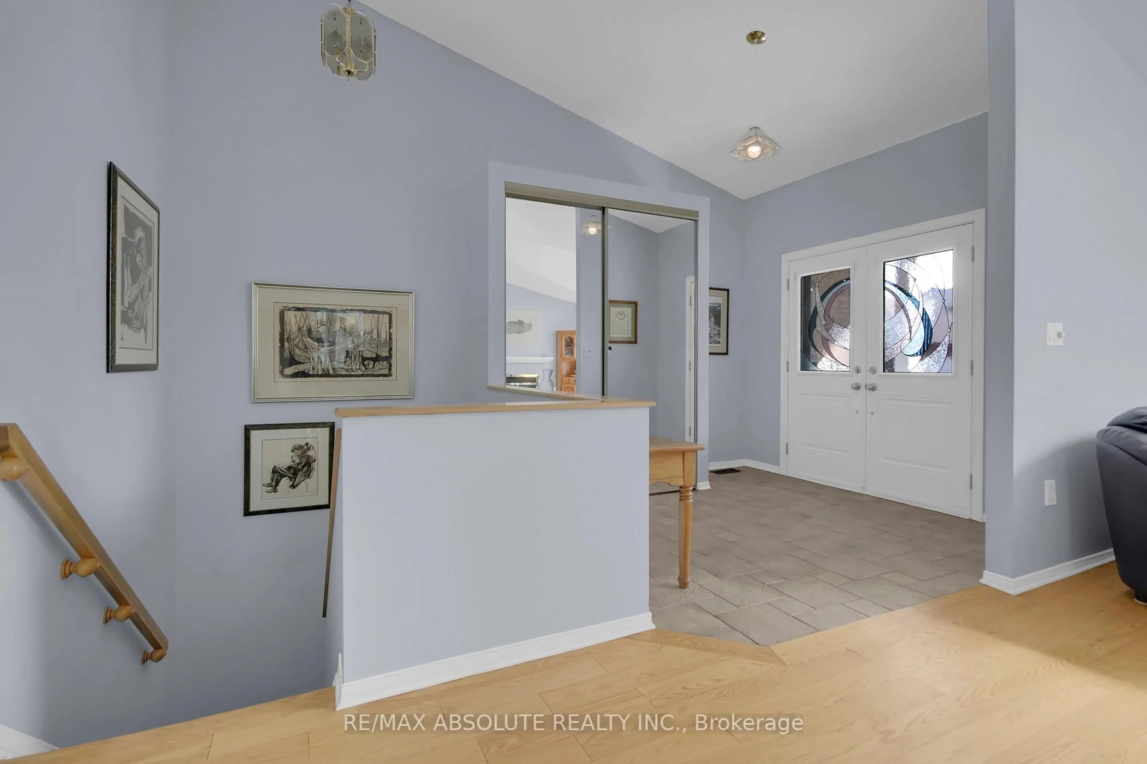 Indoor foyer for 9 Camberley St, Ottawa Ontario K2G 6Y2