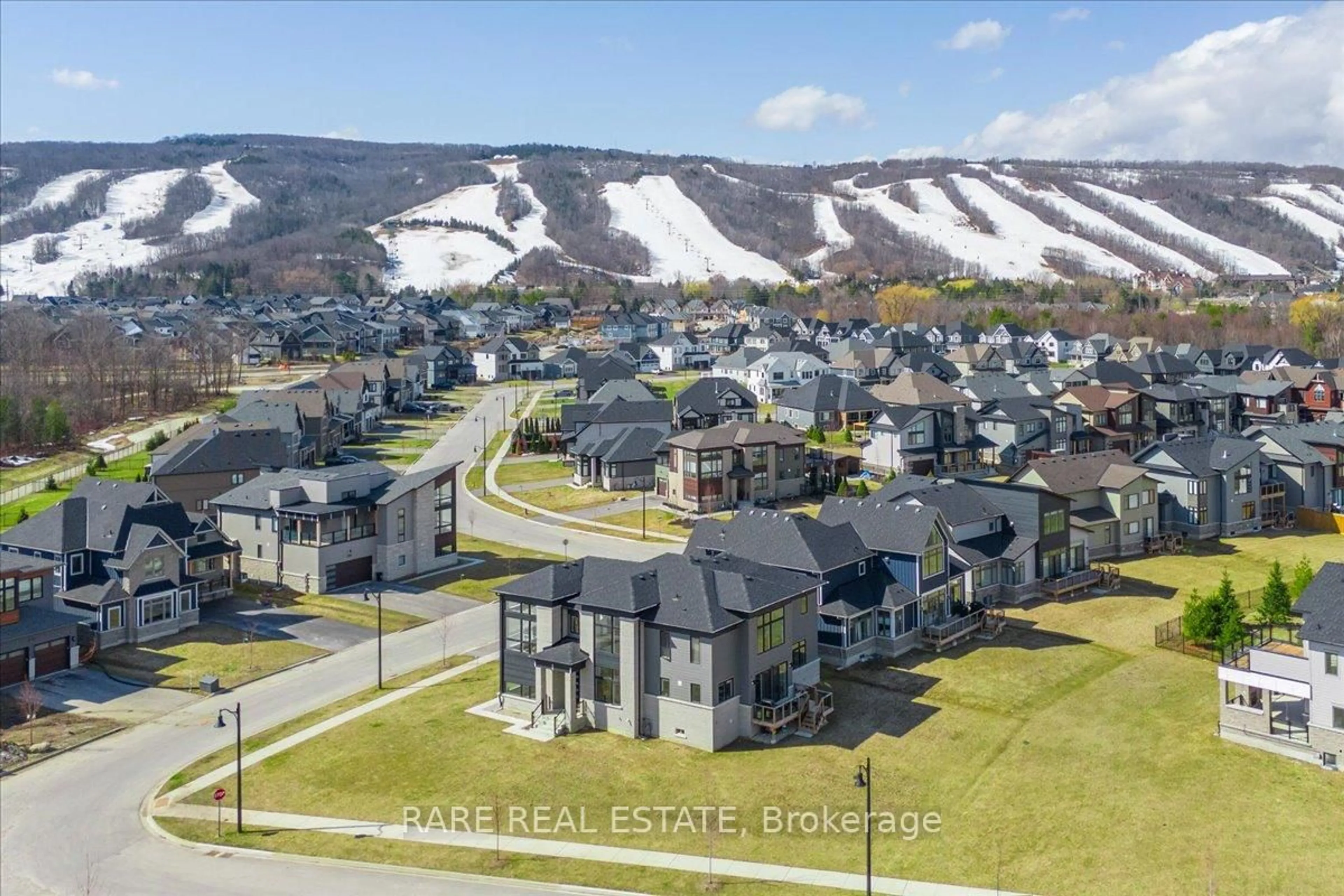 A pic from outside/outdoor area/front of a property/back of a property/a pic from drone, mountain view for 120 Stoneleigh Dr, Blue Mountains Ontario L9Y 5J6