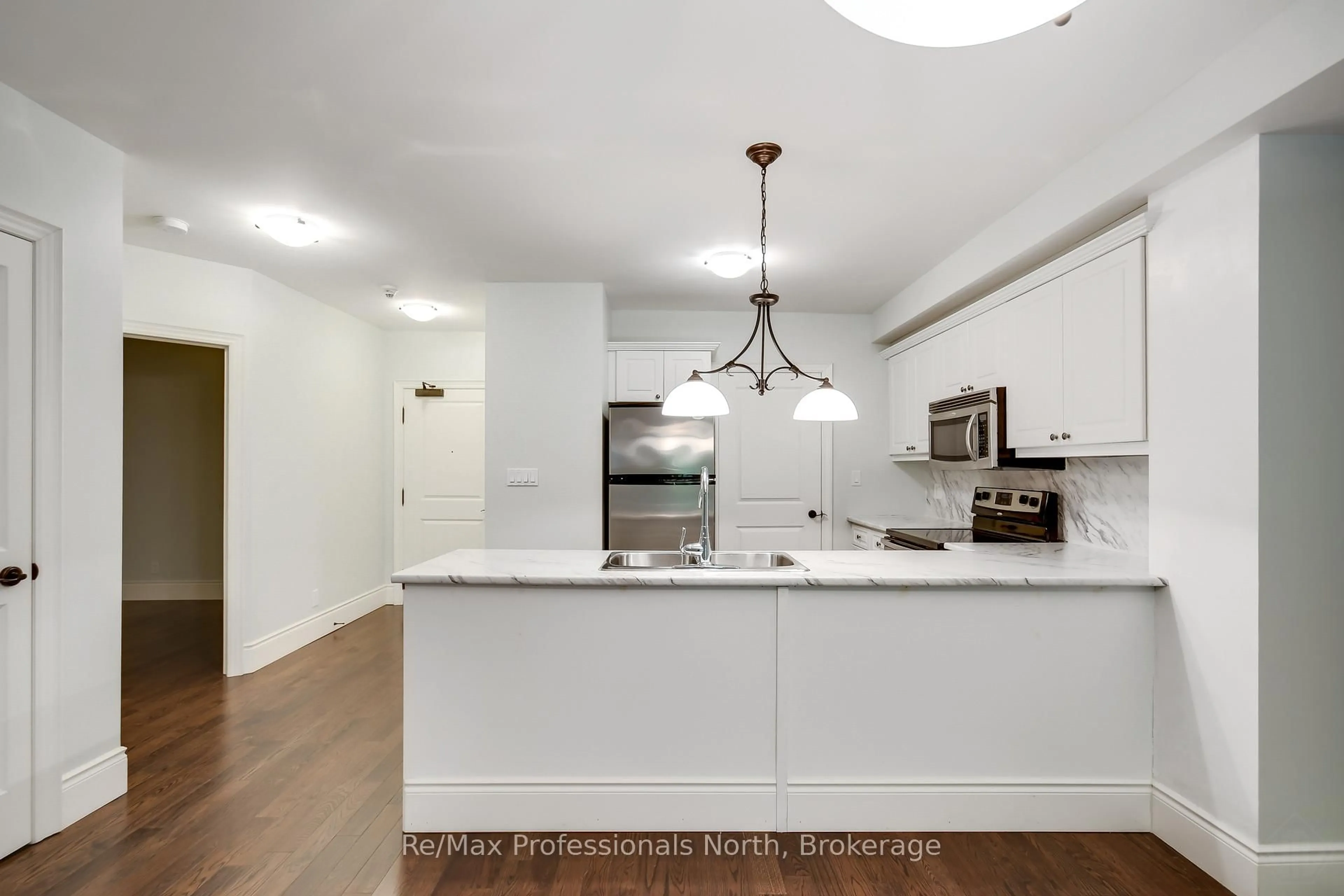 Open concept kitchen, unknown for 391 JAMES St #104, Gravenhurst Ontario P1P 0A5