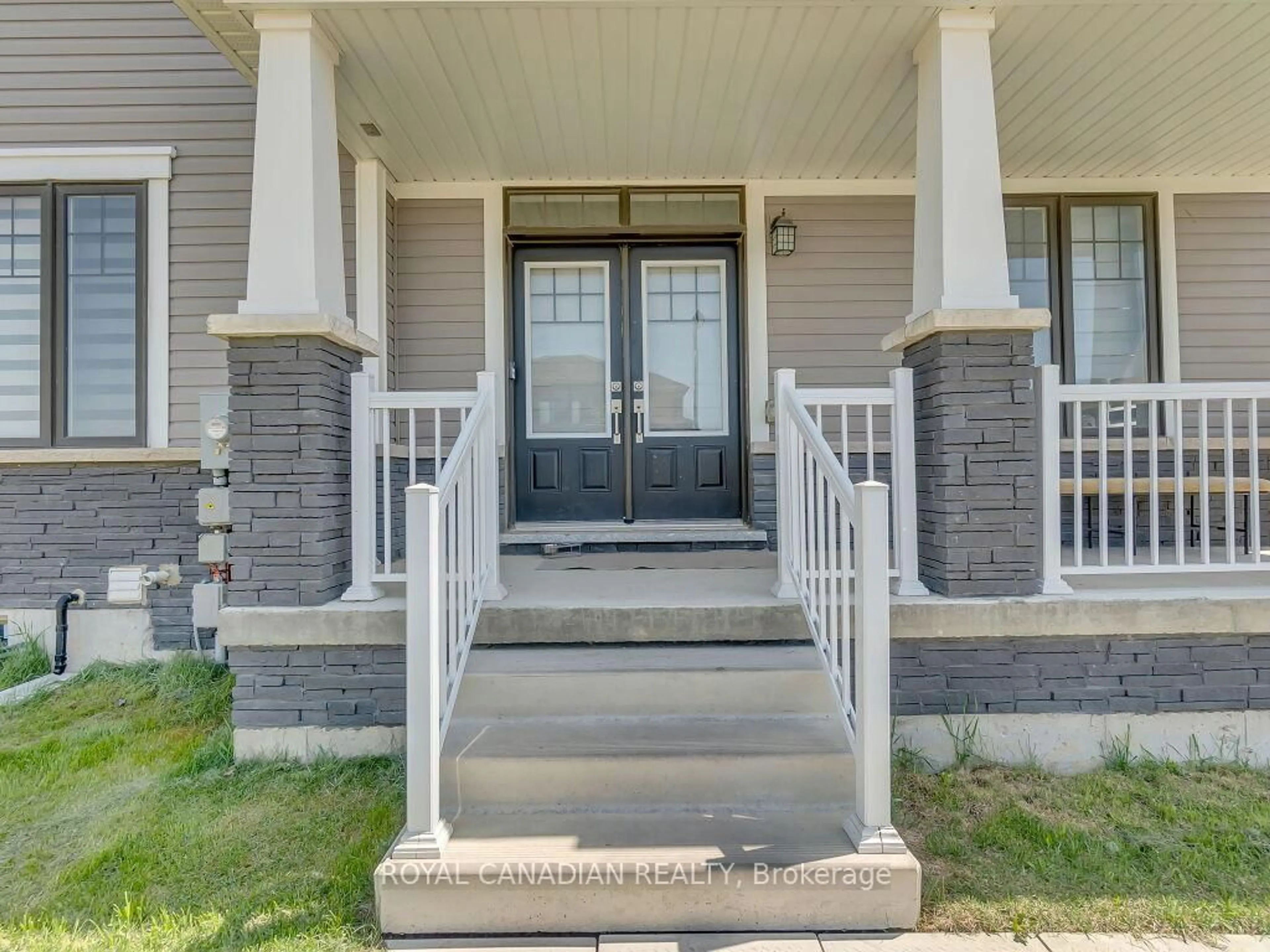 Indoor entryway for 84 Rainbow Dr, Haldimand Ontario N3W 0G3