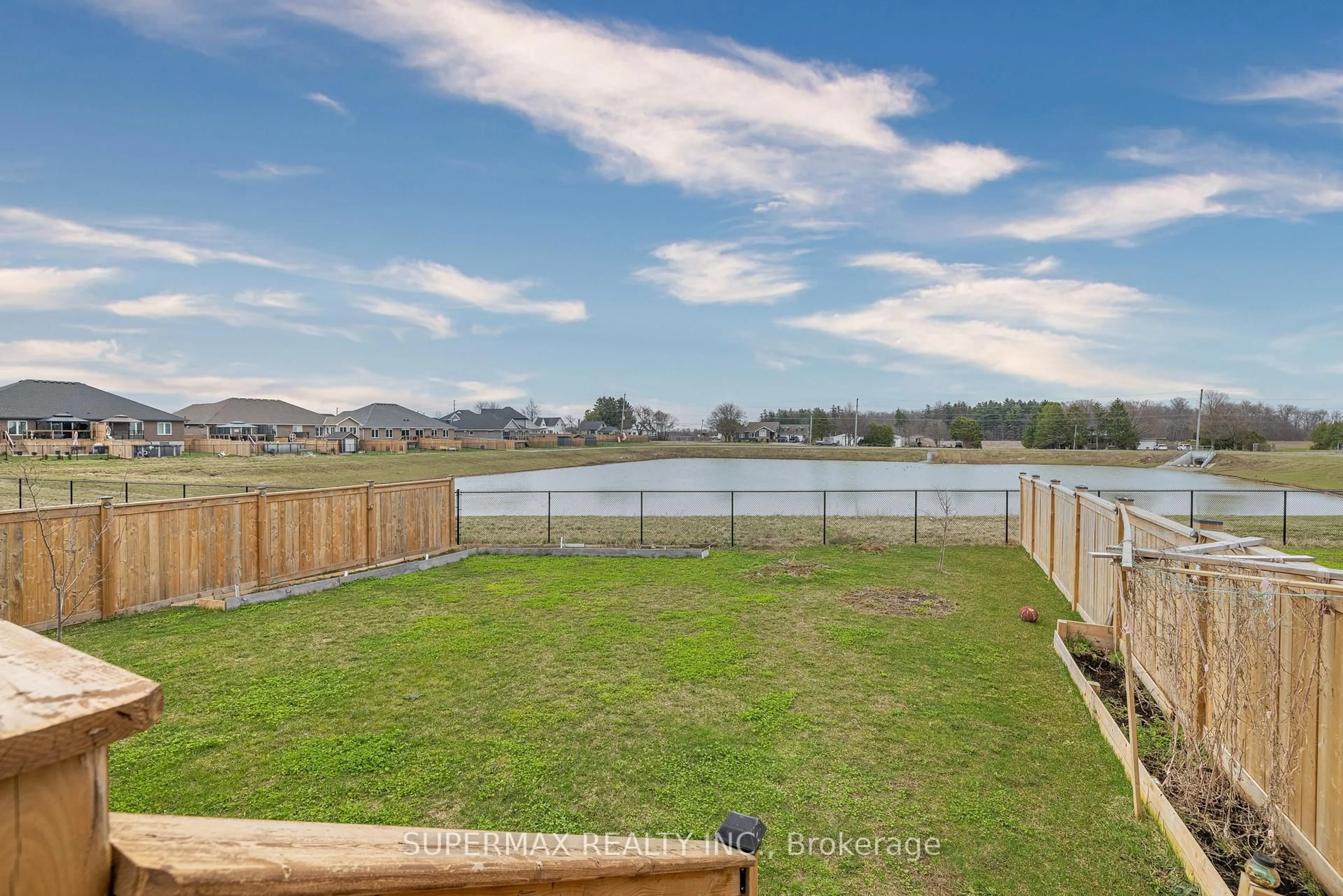 A pic from outside/outdoor area/front of a property/back of a property/a pic from drone, water/lake/river/ocean view for 121 Renaissance Dr, St. Thomas Ontario N5R 0K1