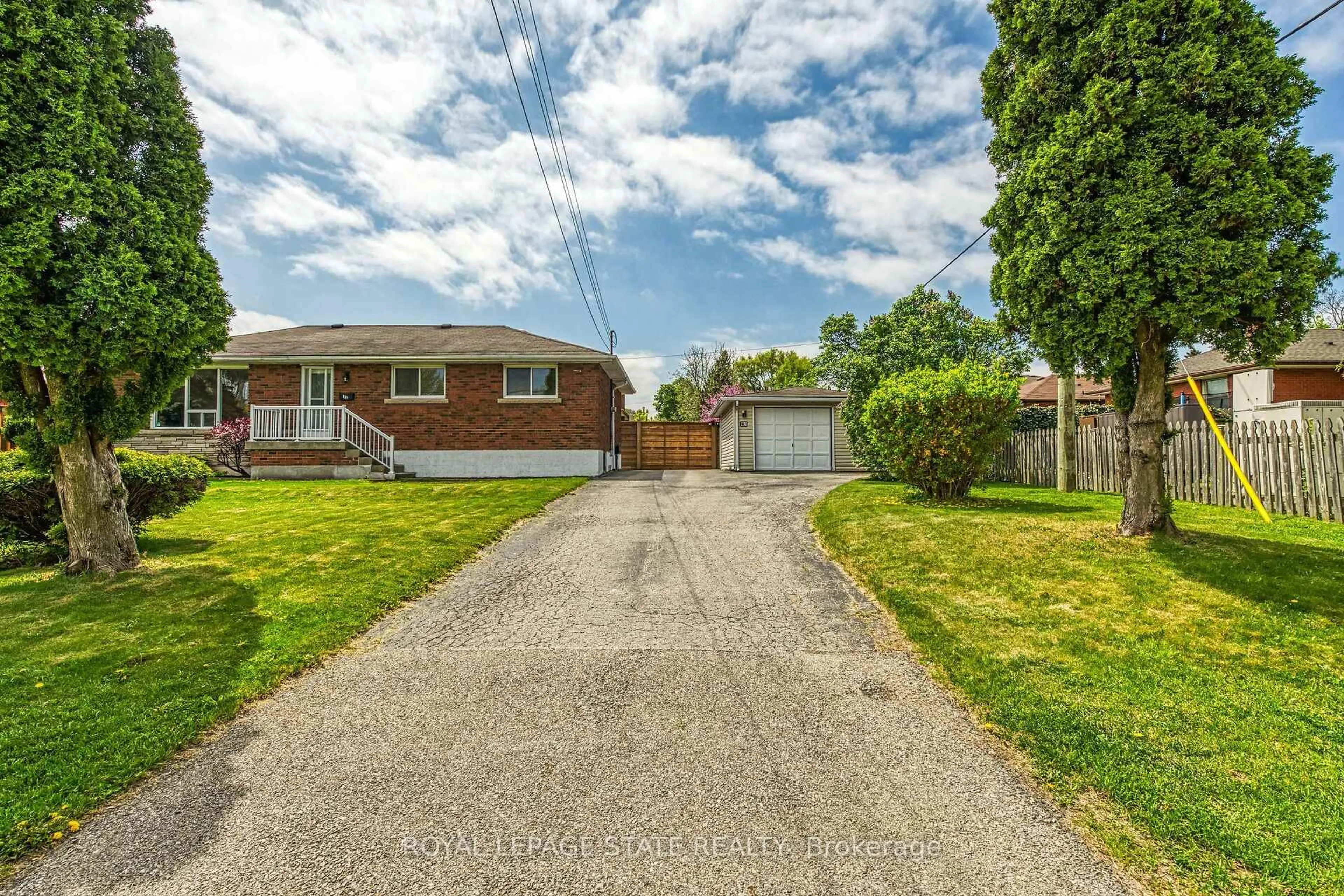 A pic from outside/outdoor area/front of a property/back of a property/a pic from drone, street for 131 Sanatorium Rd, Hamilton Ontario L9C 1Y9