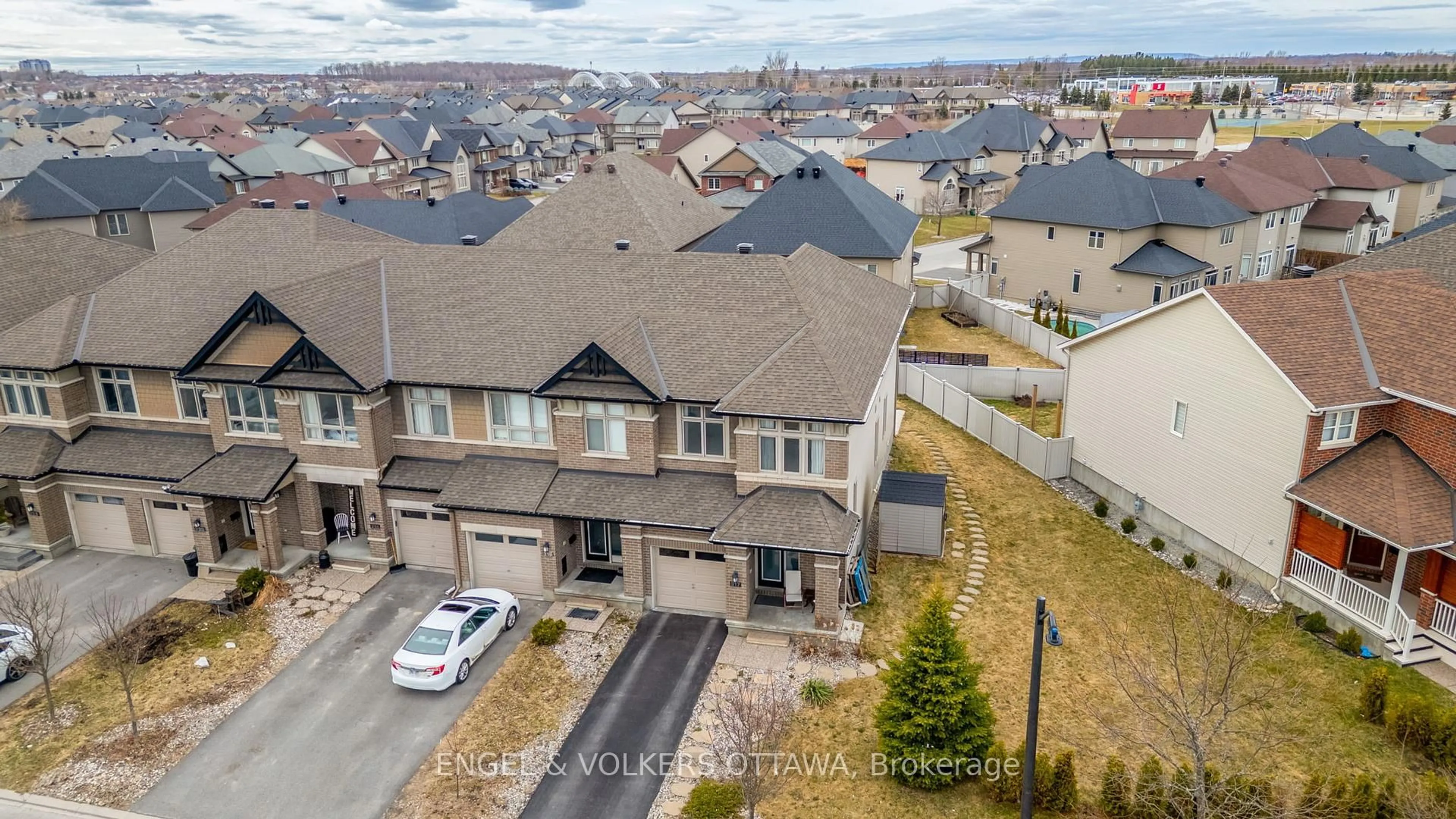 A pic from outside/outdoor area/front of a property/back of a property/a pic from drone, unknown for 317 Ardmore St, Ottawa Ontario K4M 0E2