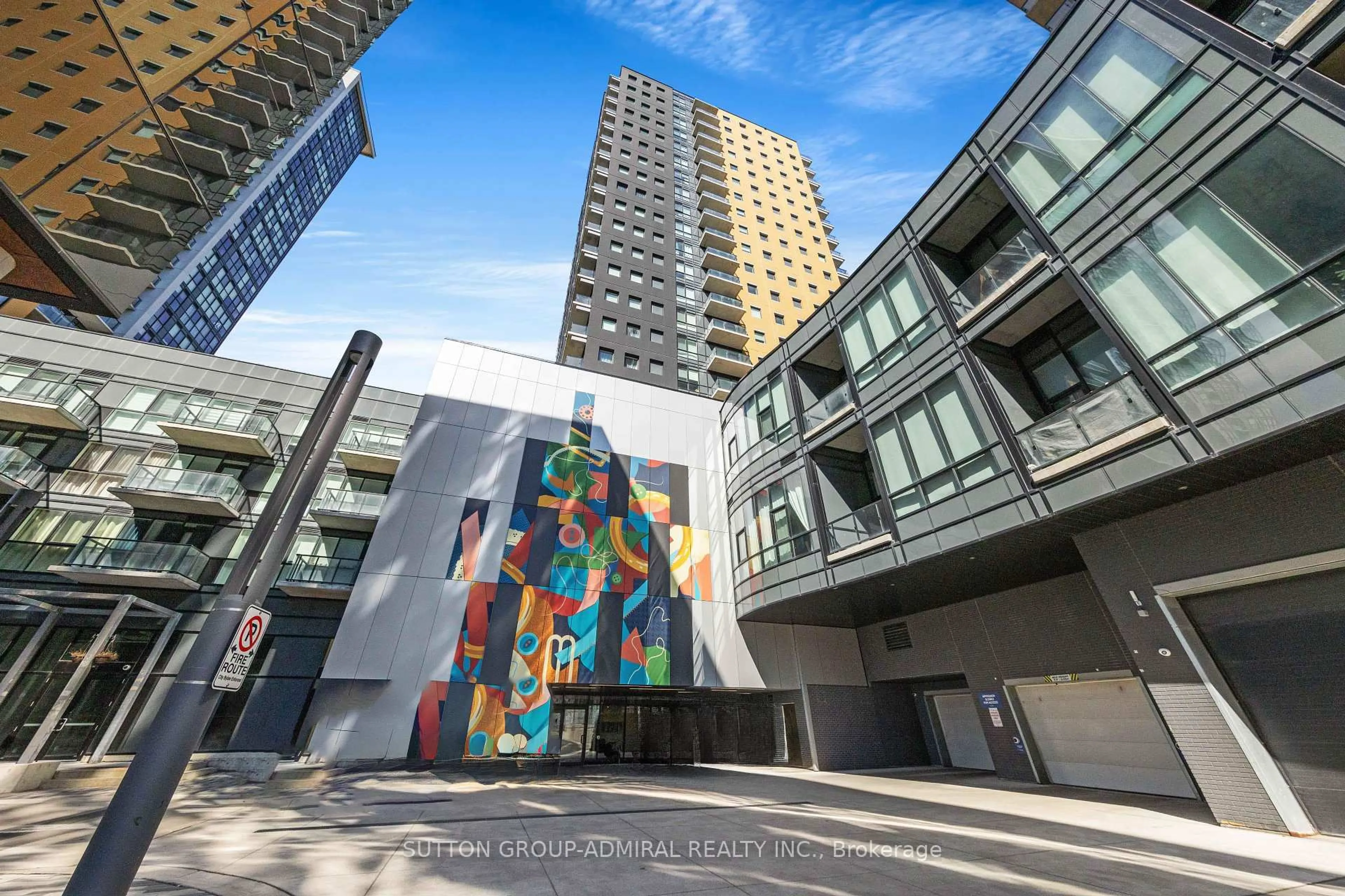 Indoor foyer for 104 Garment St #1006, Kitchener Ontario N2G 0C8
