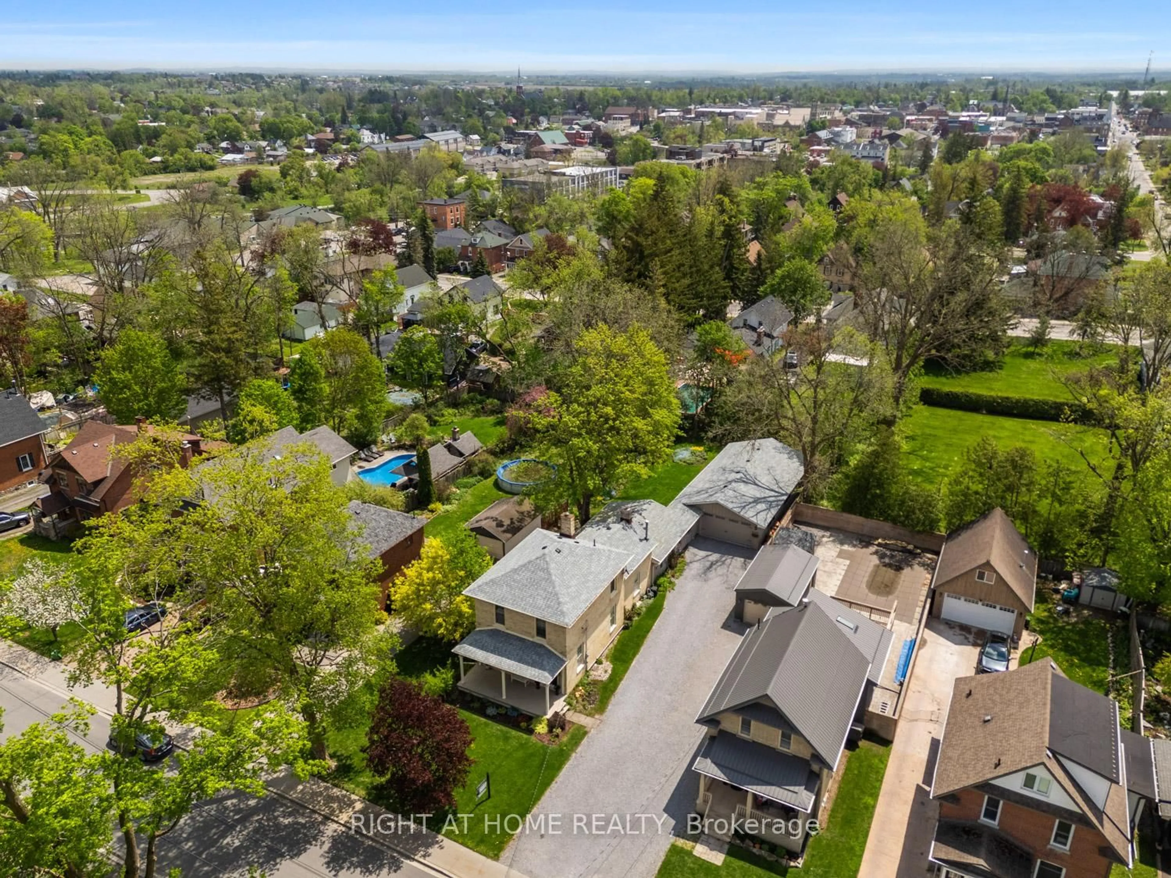 A pic from outside/outdoor area/front of a property/back of a property/a pic from drone, city buildings view from balcony for 29 Regent St, Kawartha Lakes Ontario K9V 3T9