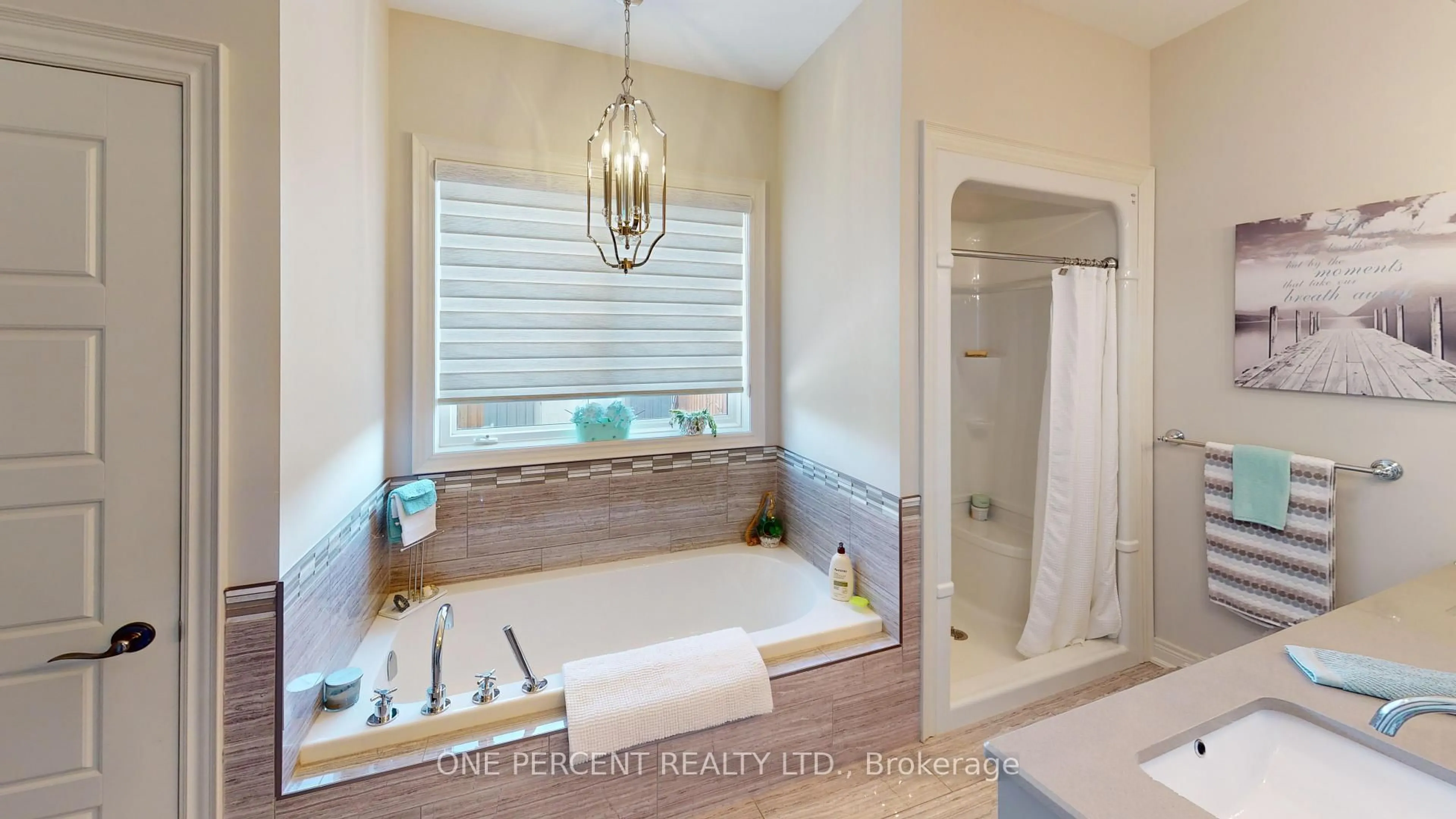Contemporary bathroom, ceramic/tile floor for 59 Julia Dr, Welland Ontario L3C 0E7