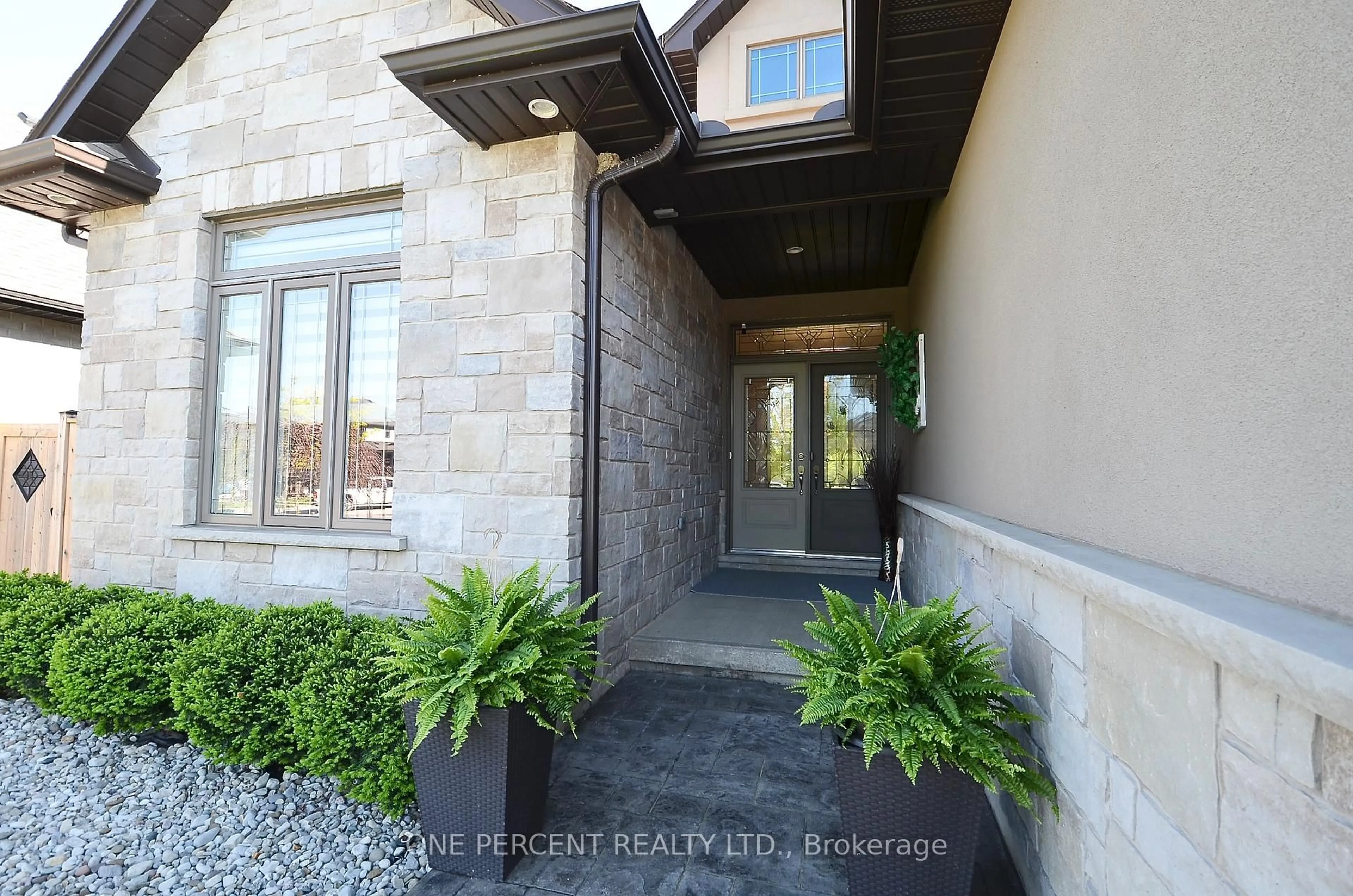 Indoor entryway for 59 Julia Dr, Welland Ontario L3C 0E7