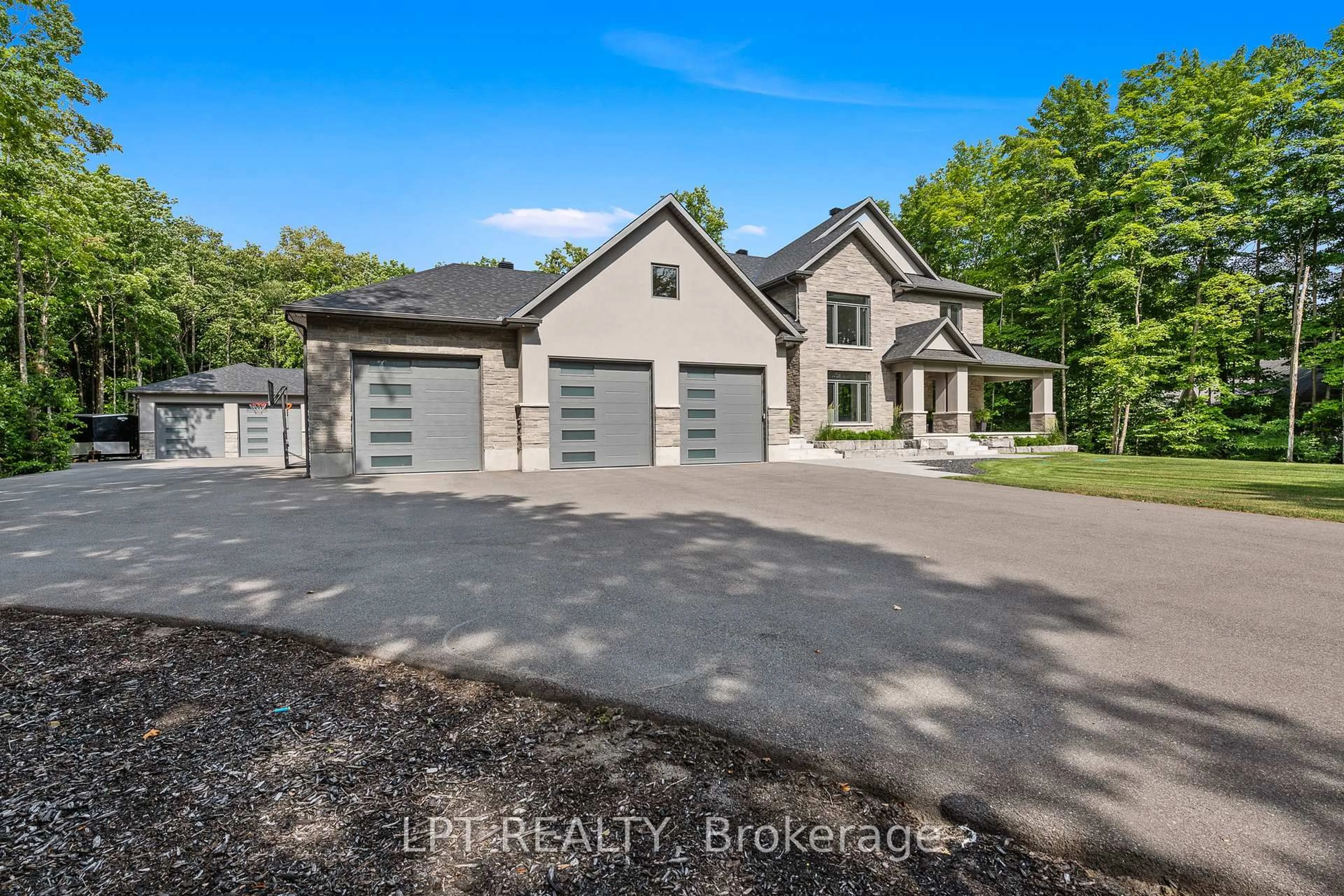A pic from outside/outdoor area/front of a property/back of a property/a pic from drone, street for 5740 Queenscourt Cres, Ottawa Ontario K4M 1K3