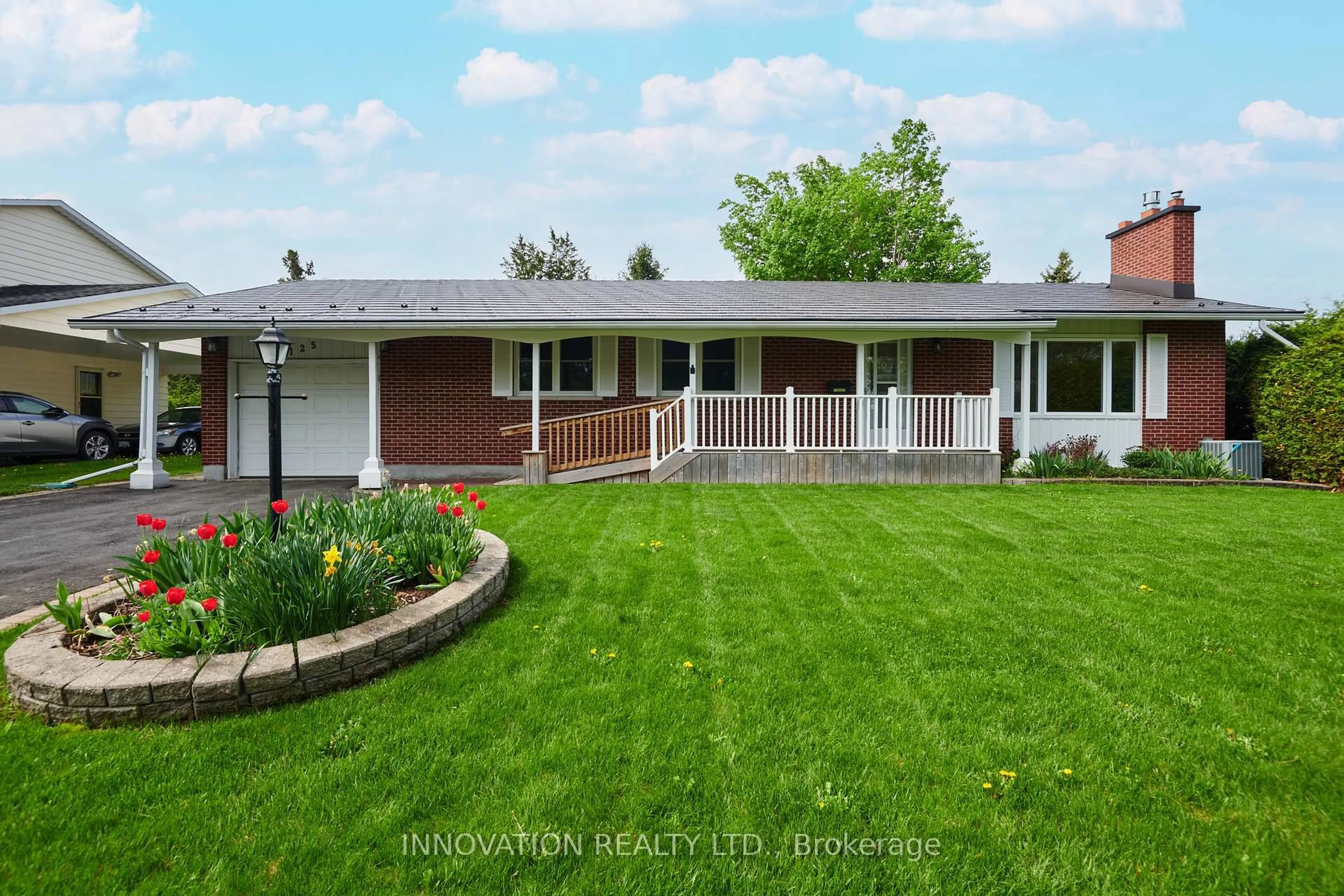 Home with vinyl exterior material, unknown for 125 Country Lane, Ottawa Ontario K2L 1J6