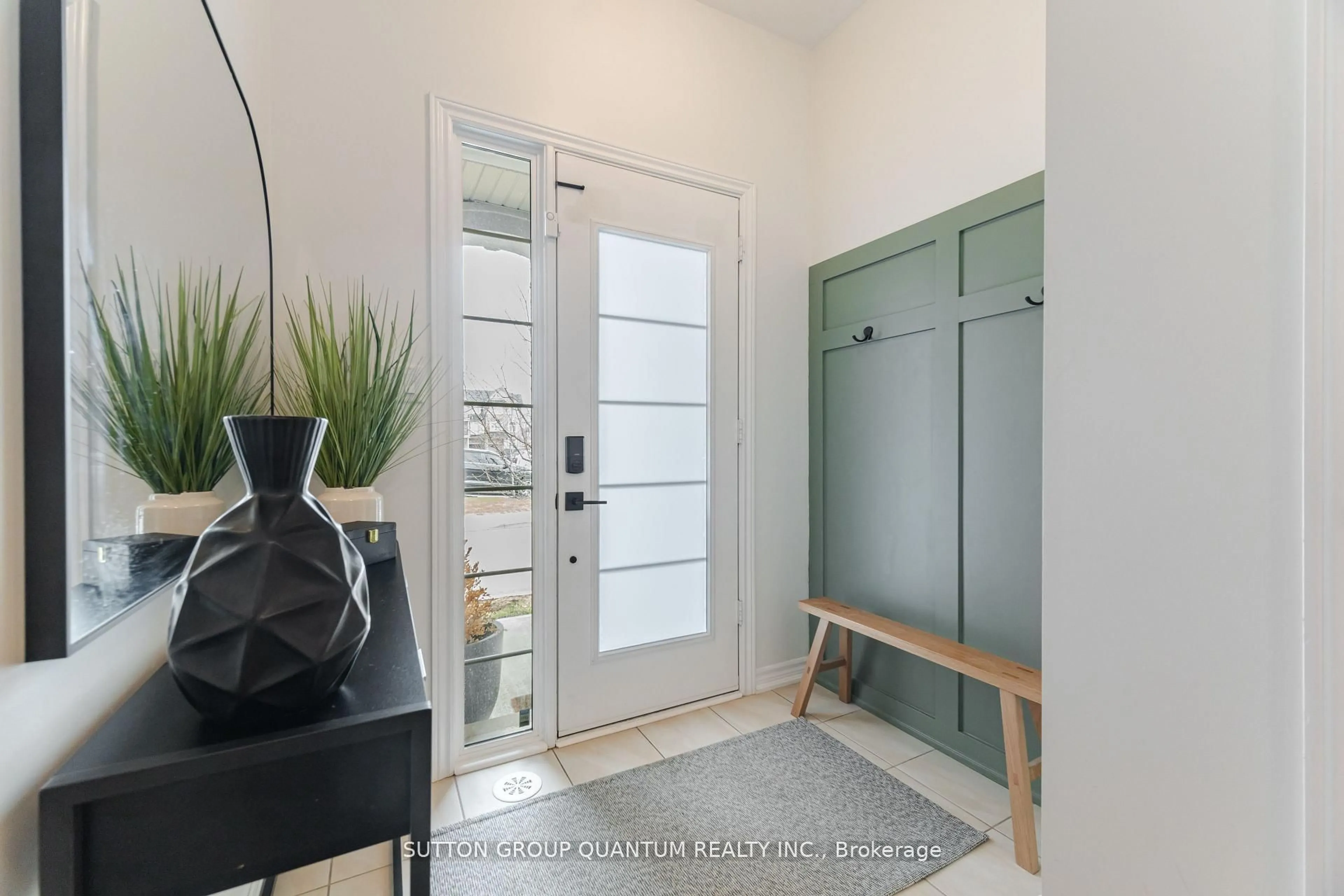 Indoor entryway for 110 Borers Creek Circ, Hamilton Ontario L8B 1W3