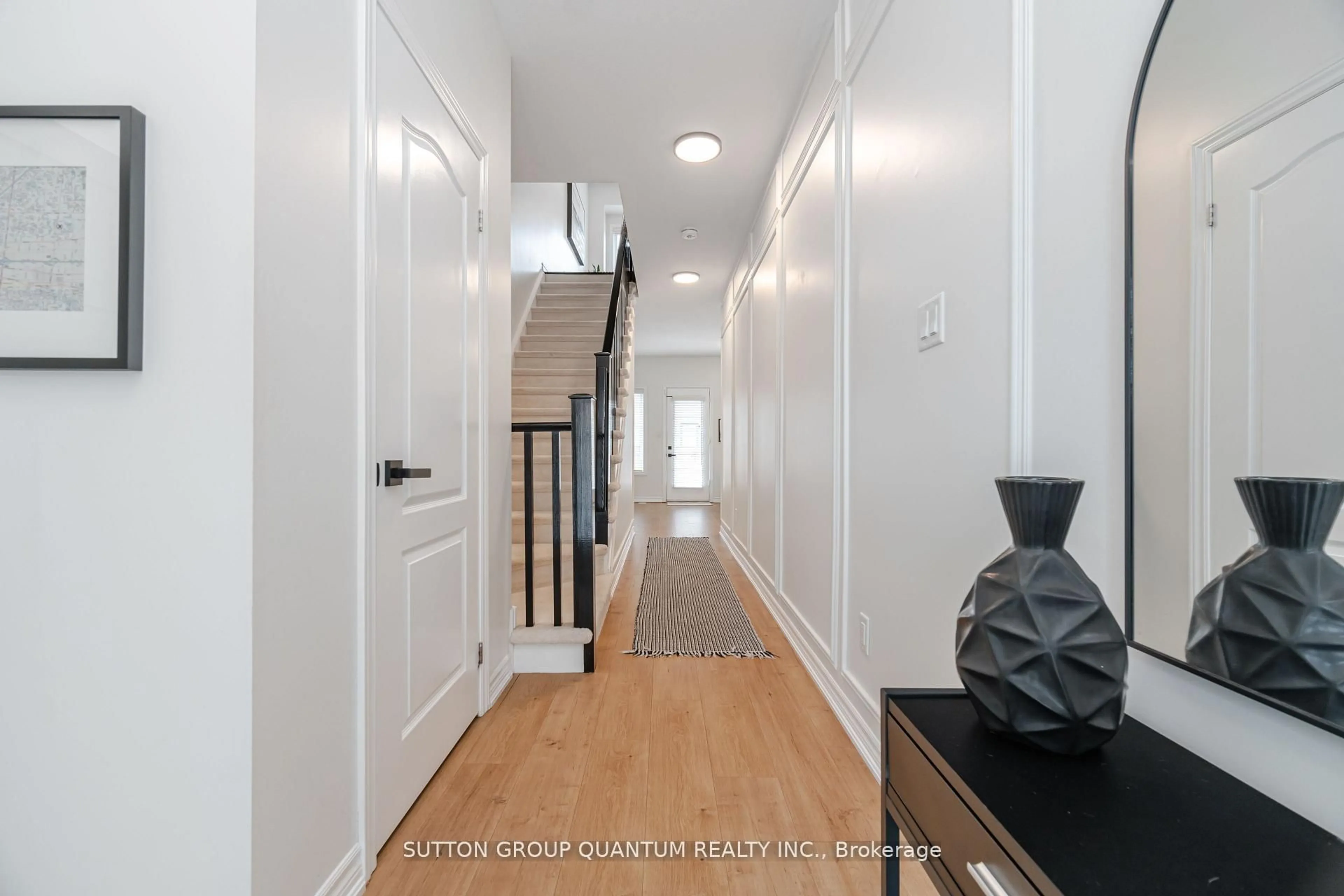 Indoor entryway for 110 Borers Creek Circ, Hamilton Ontario L8B 1W3