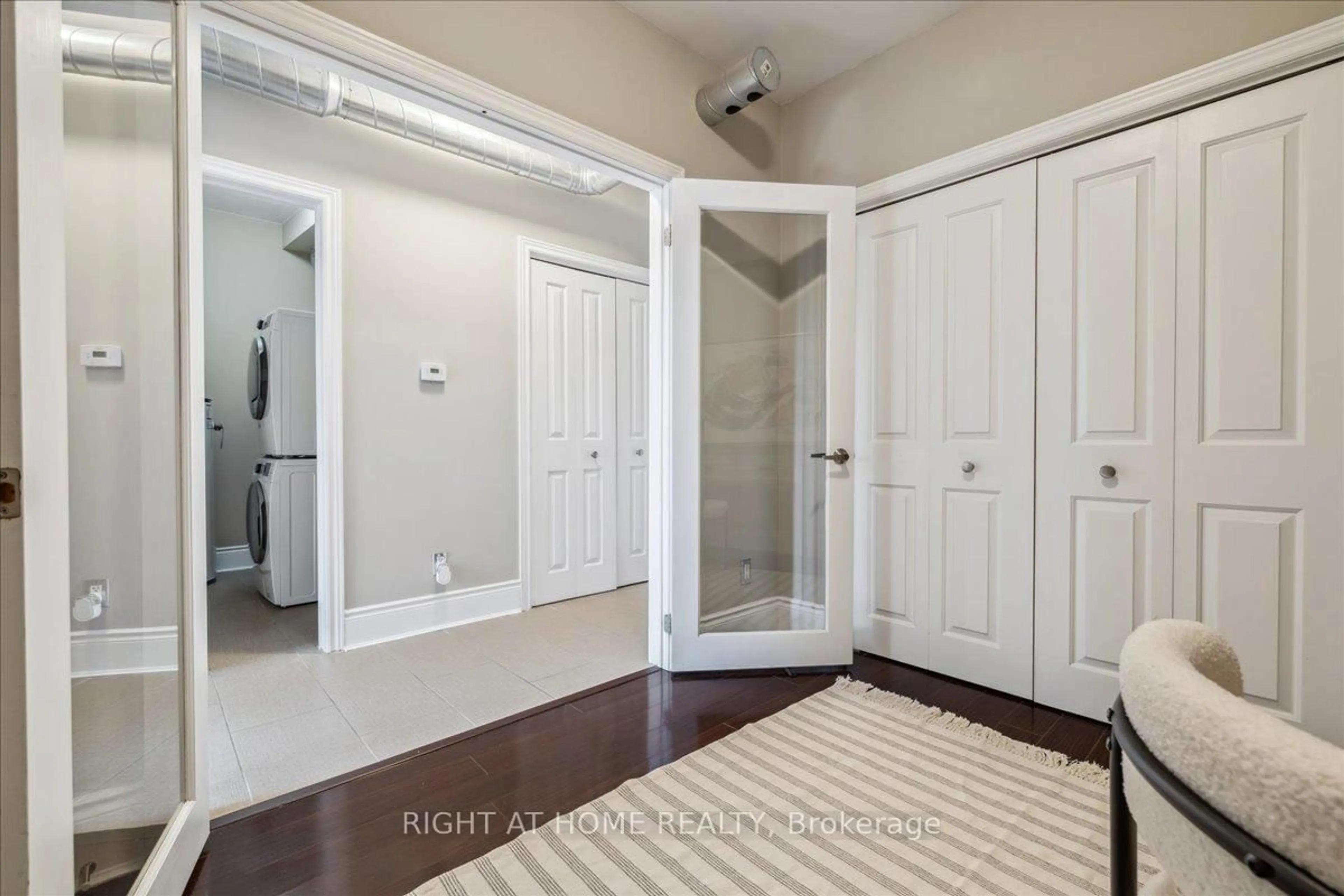 Indoor entryway for 80 King William St #402, Hamilton Ontario L8R 0A1