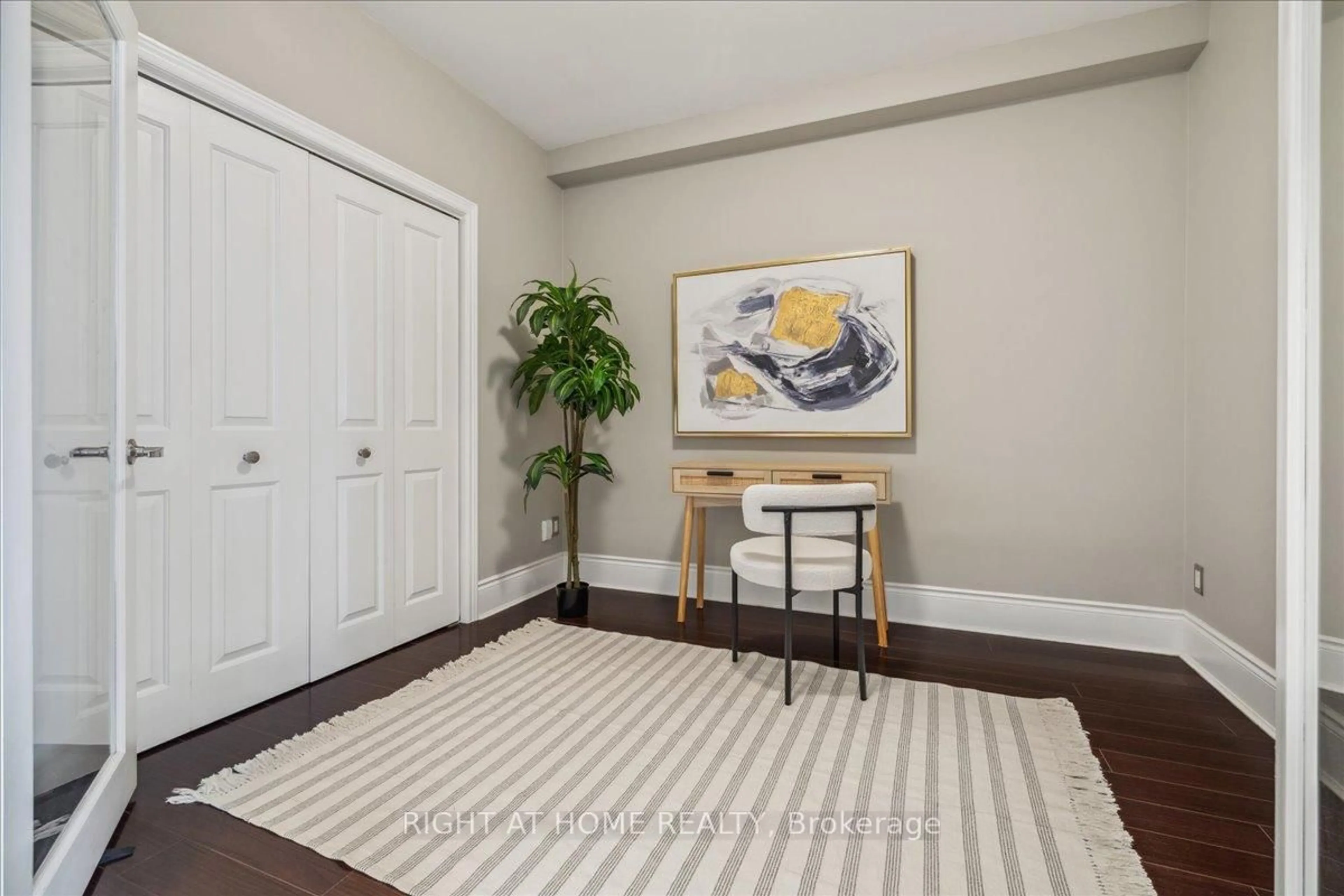 Indoor entryway for 80 King William St #402, Hamilton Ontario L8R 0A1
