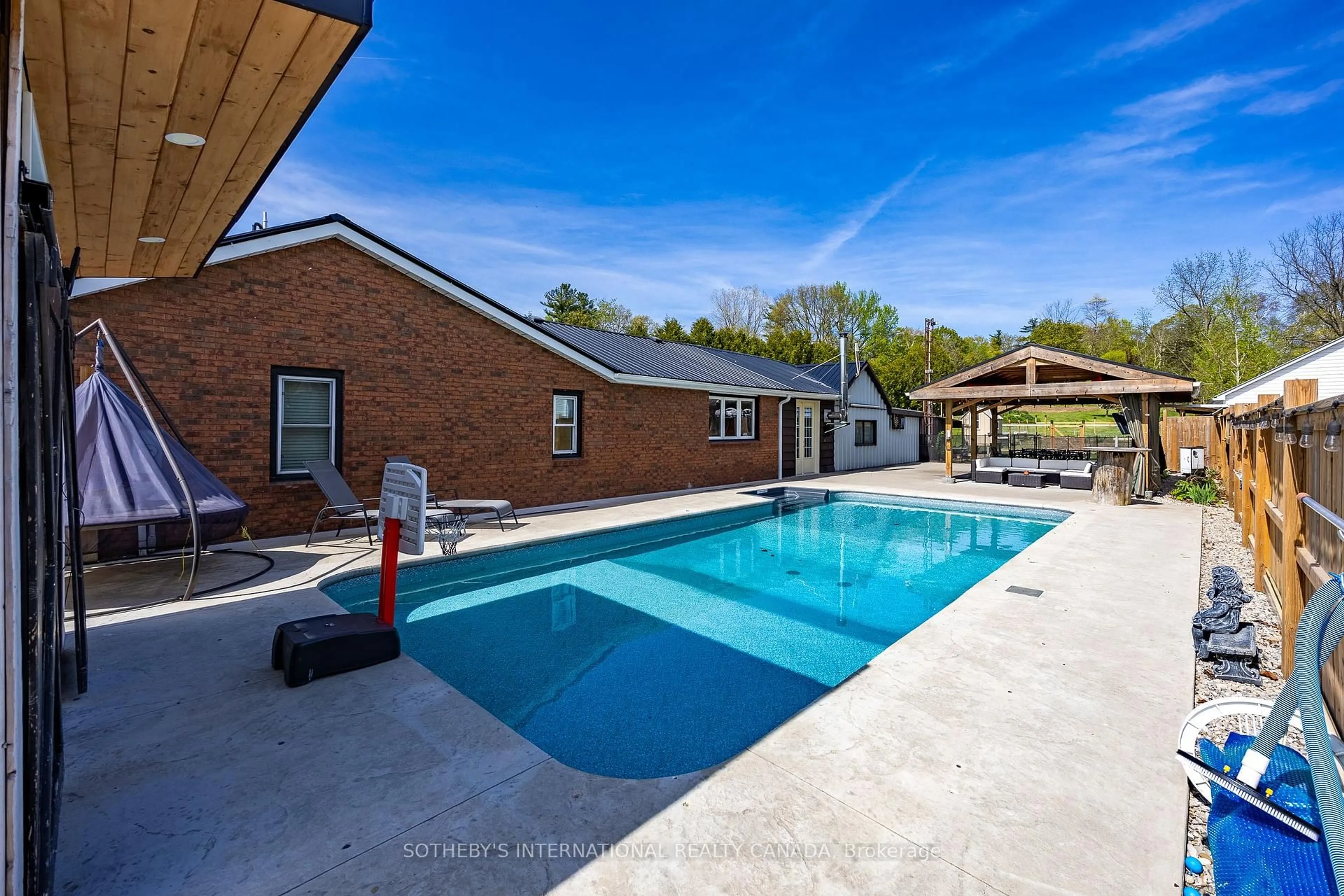 Pool for 2084 Main St, Norfolk Ontario N0E 1X0