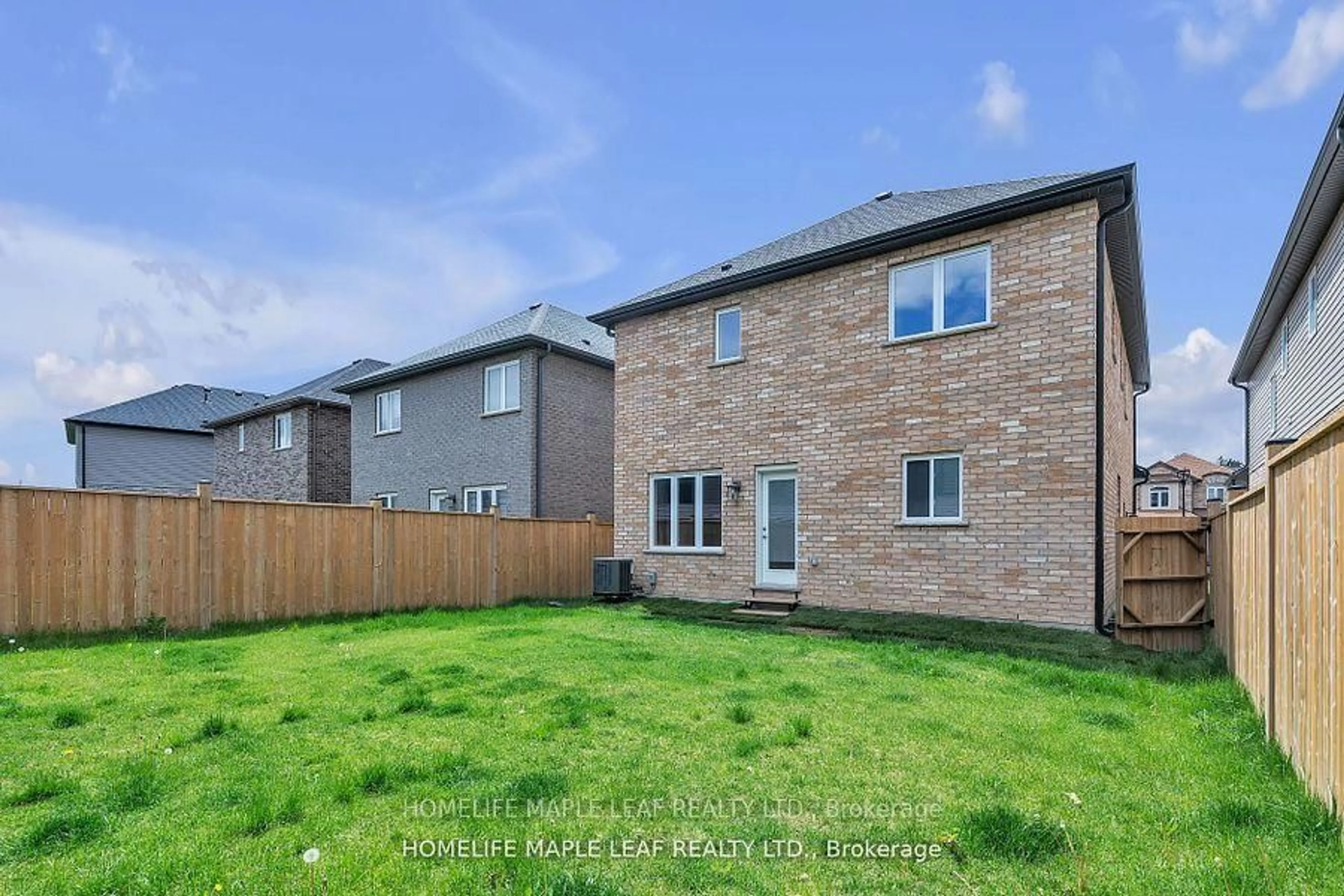 A pic from outside/outdoor area/front of a property/back of a property/a pic from drone, street for 3007 DOYLE Dr, London South Ontario N6M 0G8