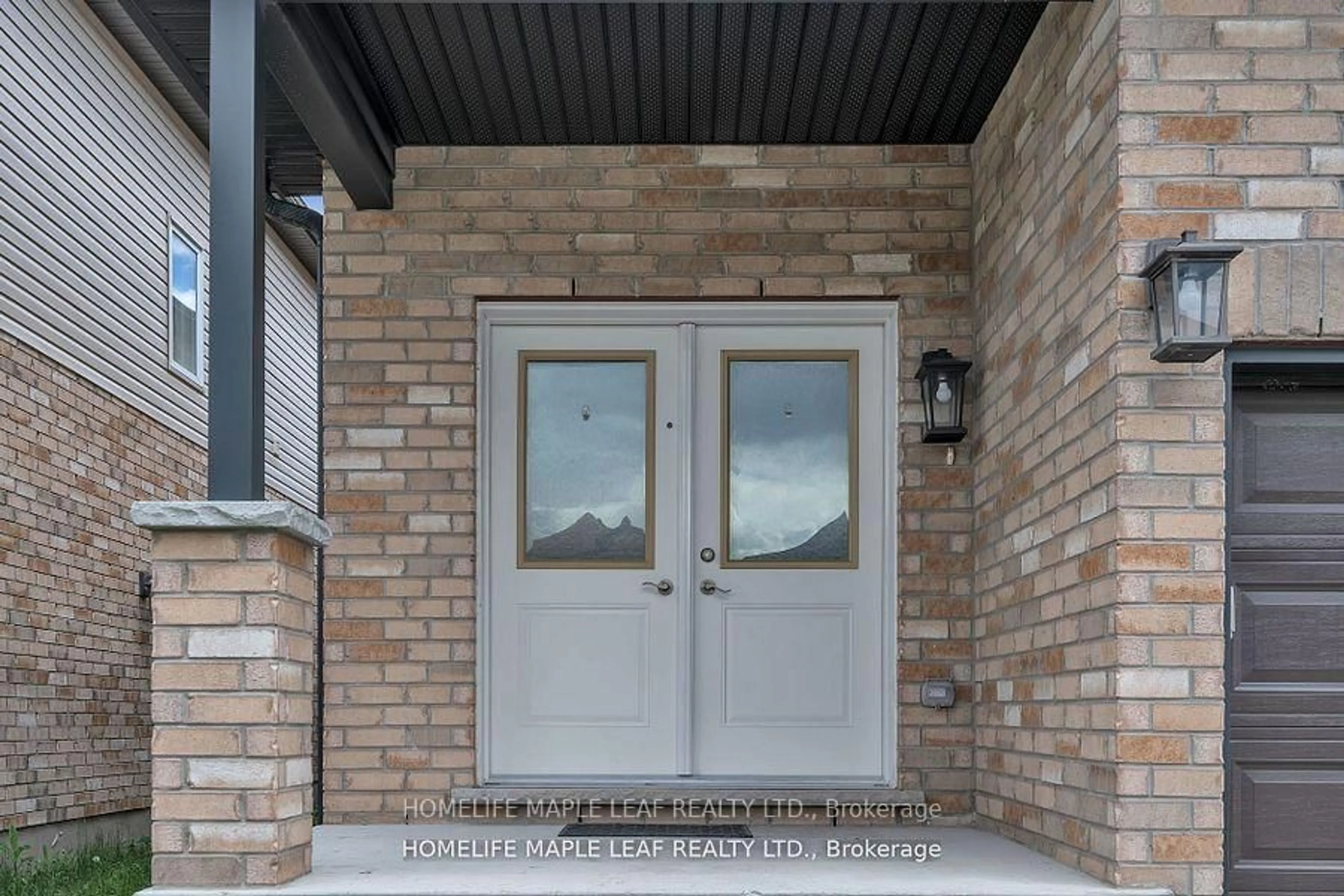 Indoor entryway for 3007 DOYLE Dr, London South Ontario N6M 0G8