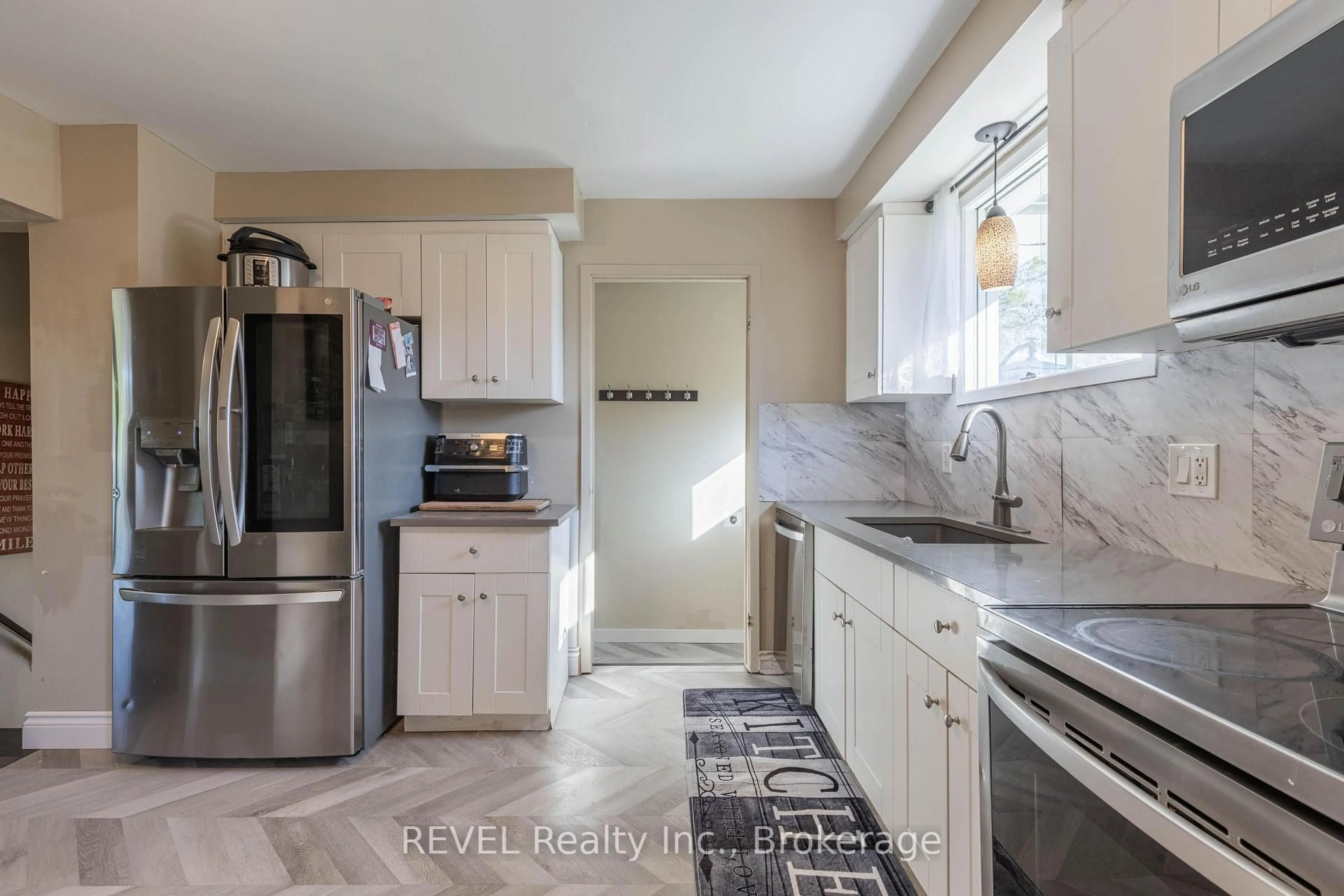 Unknown for 4 ELAINE Crt, St. Catharines Ontario L2N 6S1