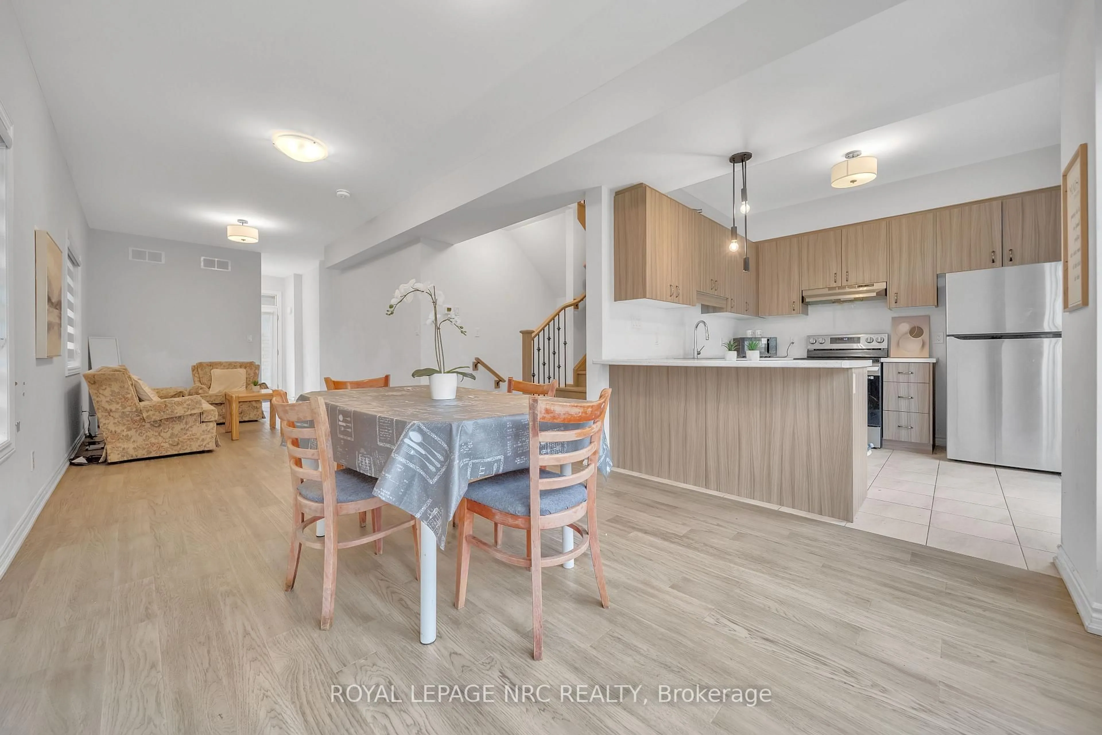 Open concept kitchen, wood/laminate floor for 120 Renfrew  Trail Dr, Welland Ontario L3C 0K2