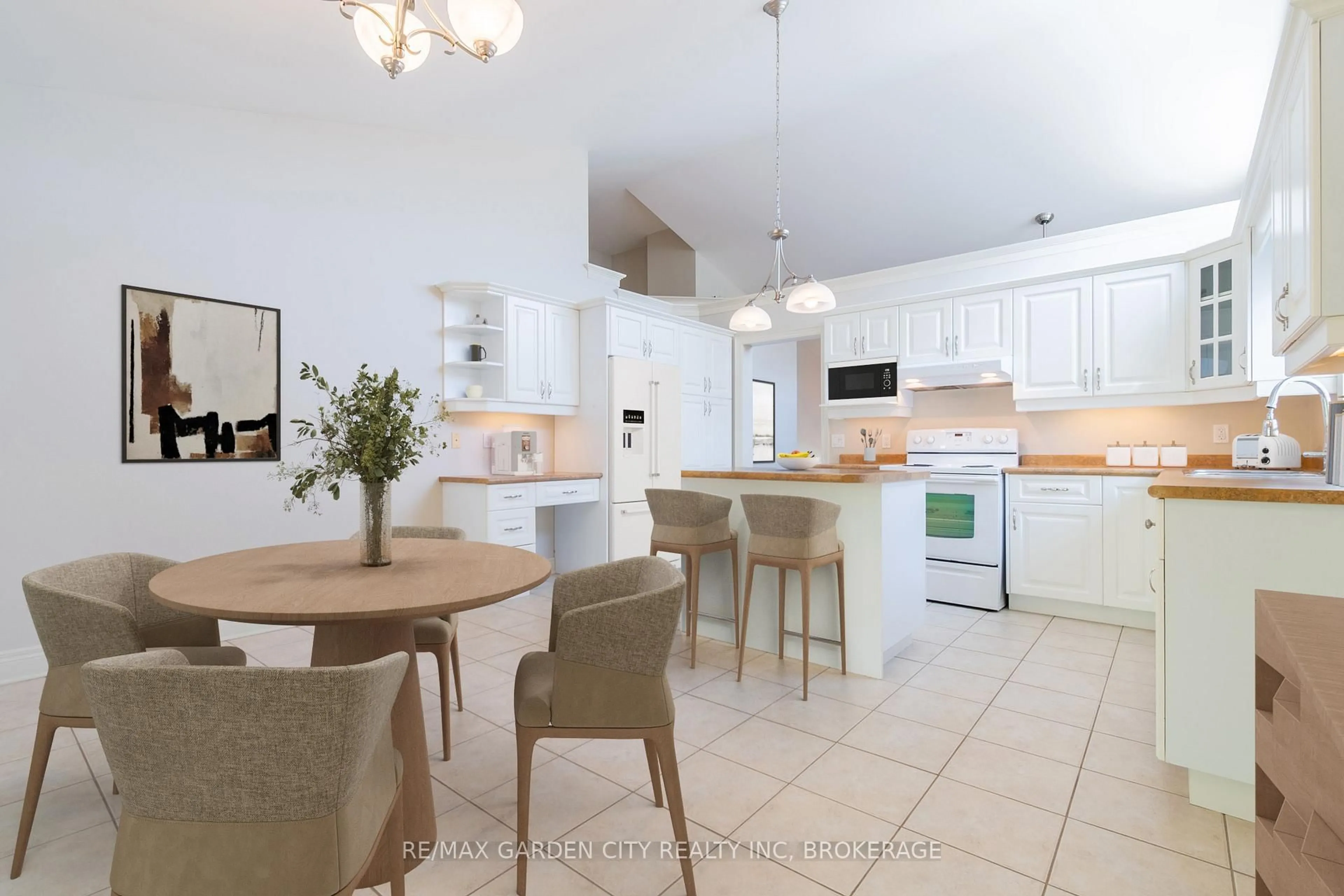 Open concept kitchen, ceramic/tile floor for 6 Briarwood Dr, St. Catharines Ontario L2S 4A7