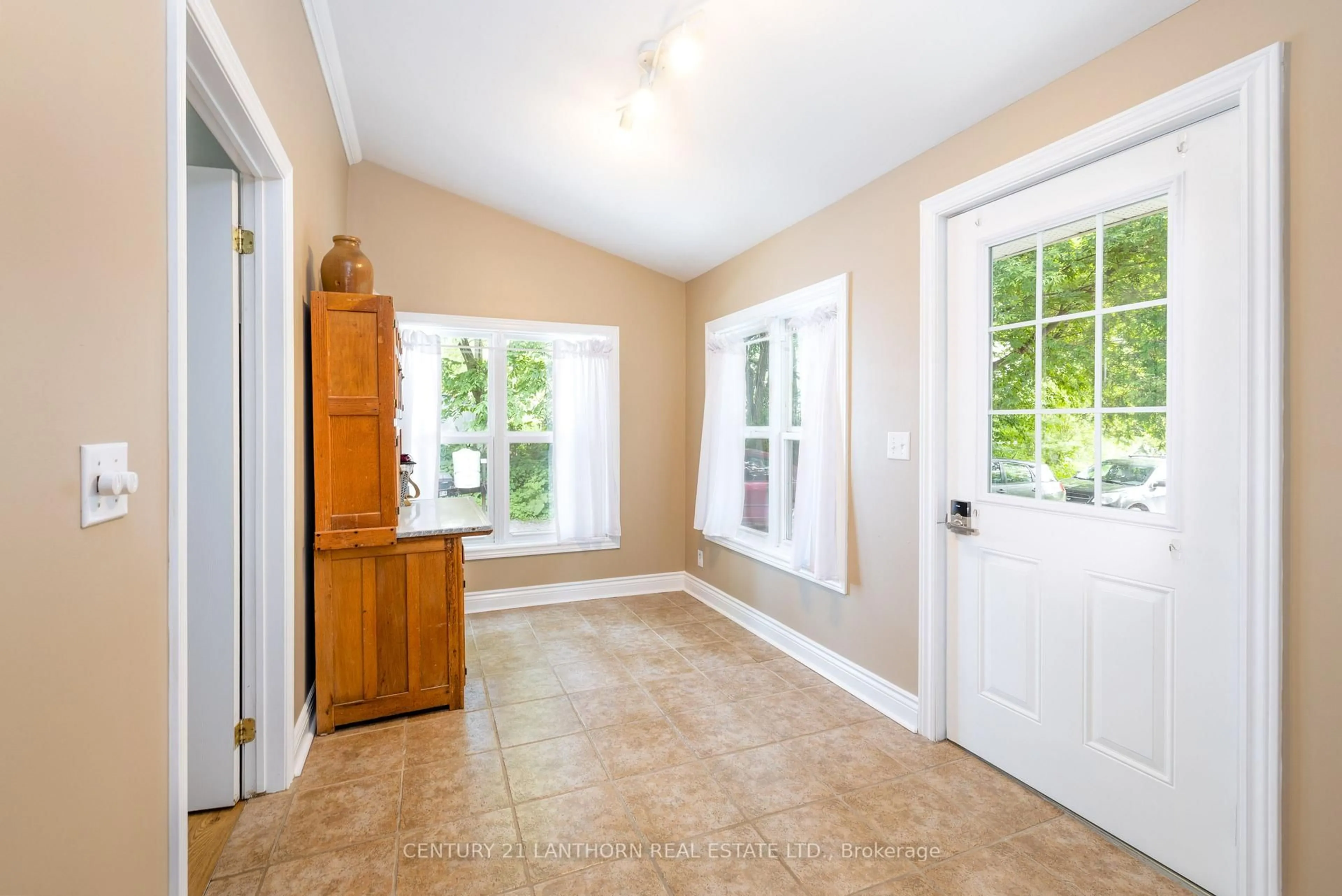 Indoor entryway for 114 Bullis Rd, Brighton Ontario K0K 1H0