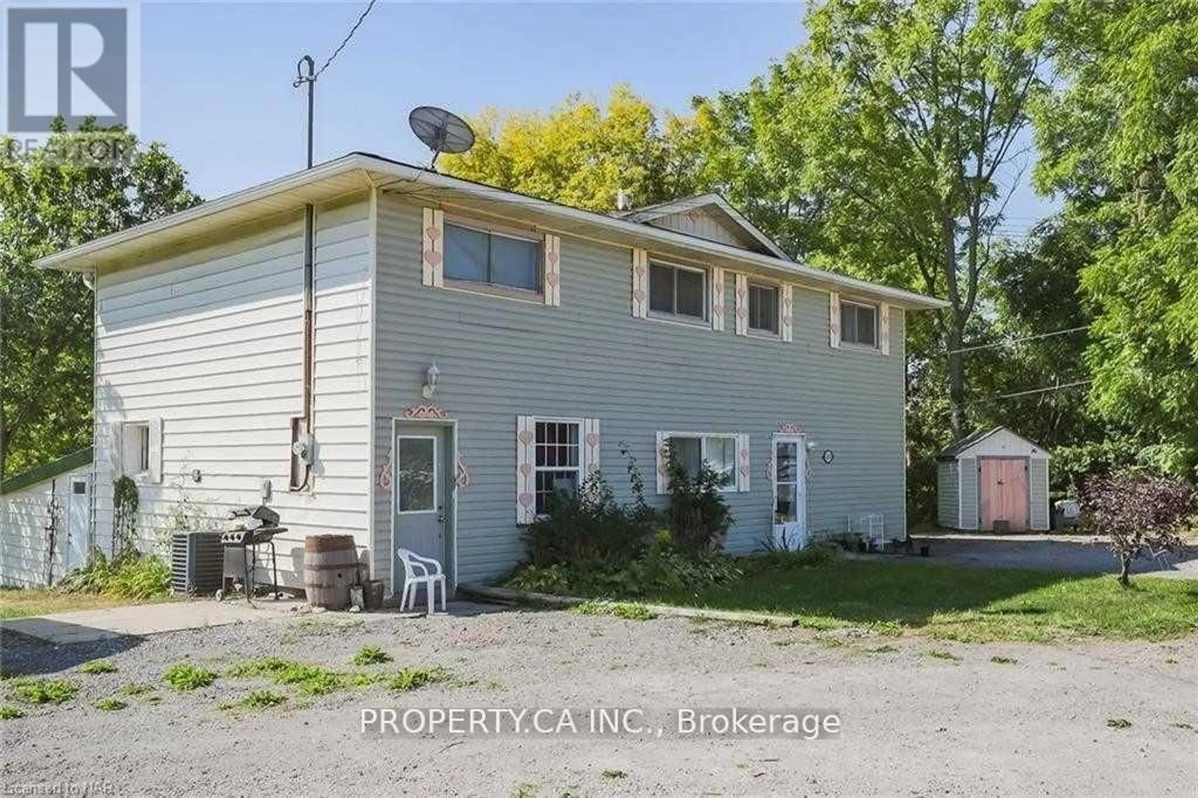 A pic from outside/outdoor area/front of a property/back of a property/a pic from drone, unknown for 1800-1814 Fifth St, St. Catharines Ontario L2R 6P9