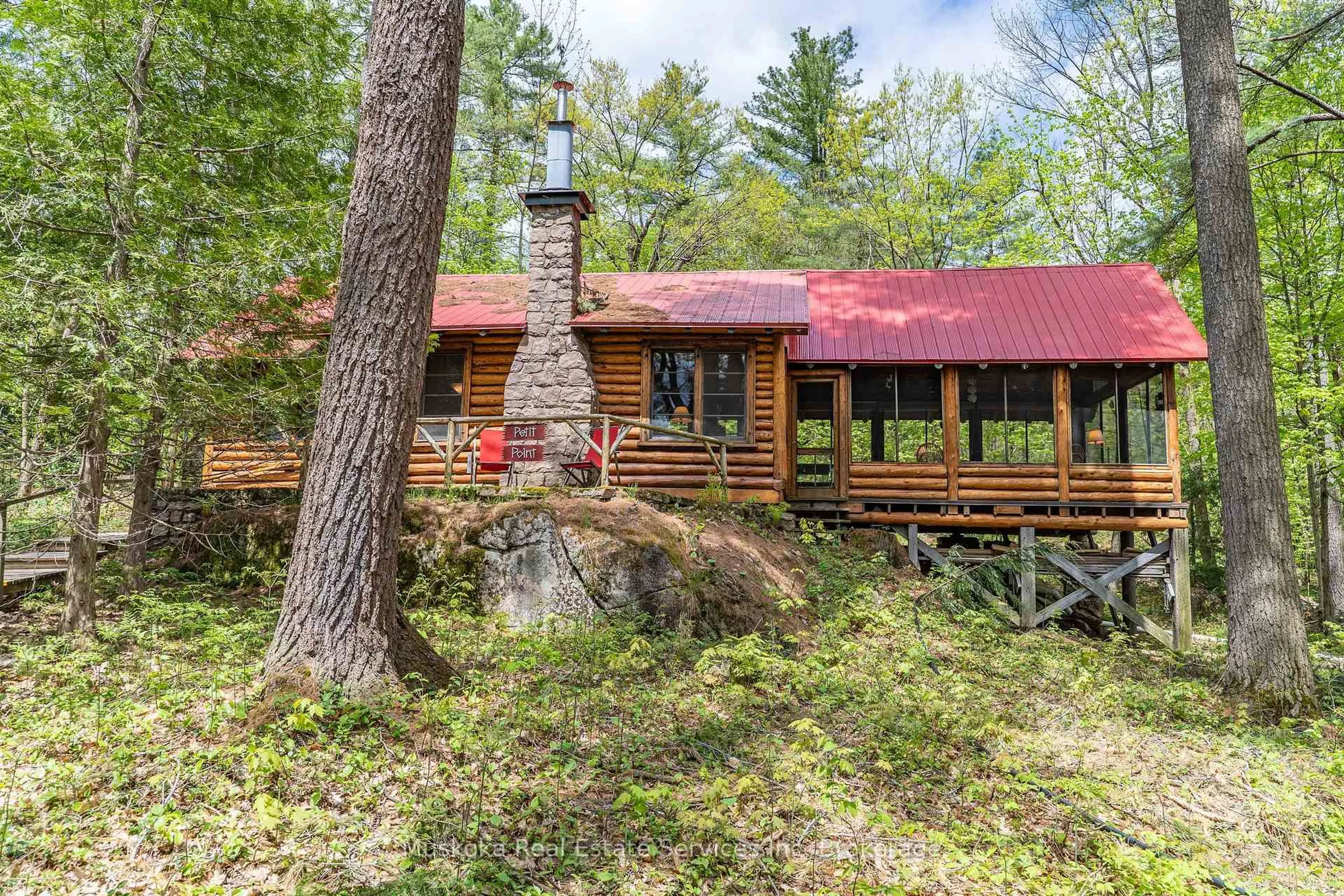 Patio, forest/trees view for 620 Kahshe Lake, Gravenhurst Ontario P0E 1G0