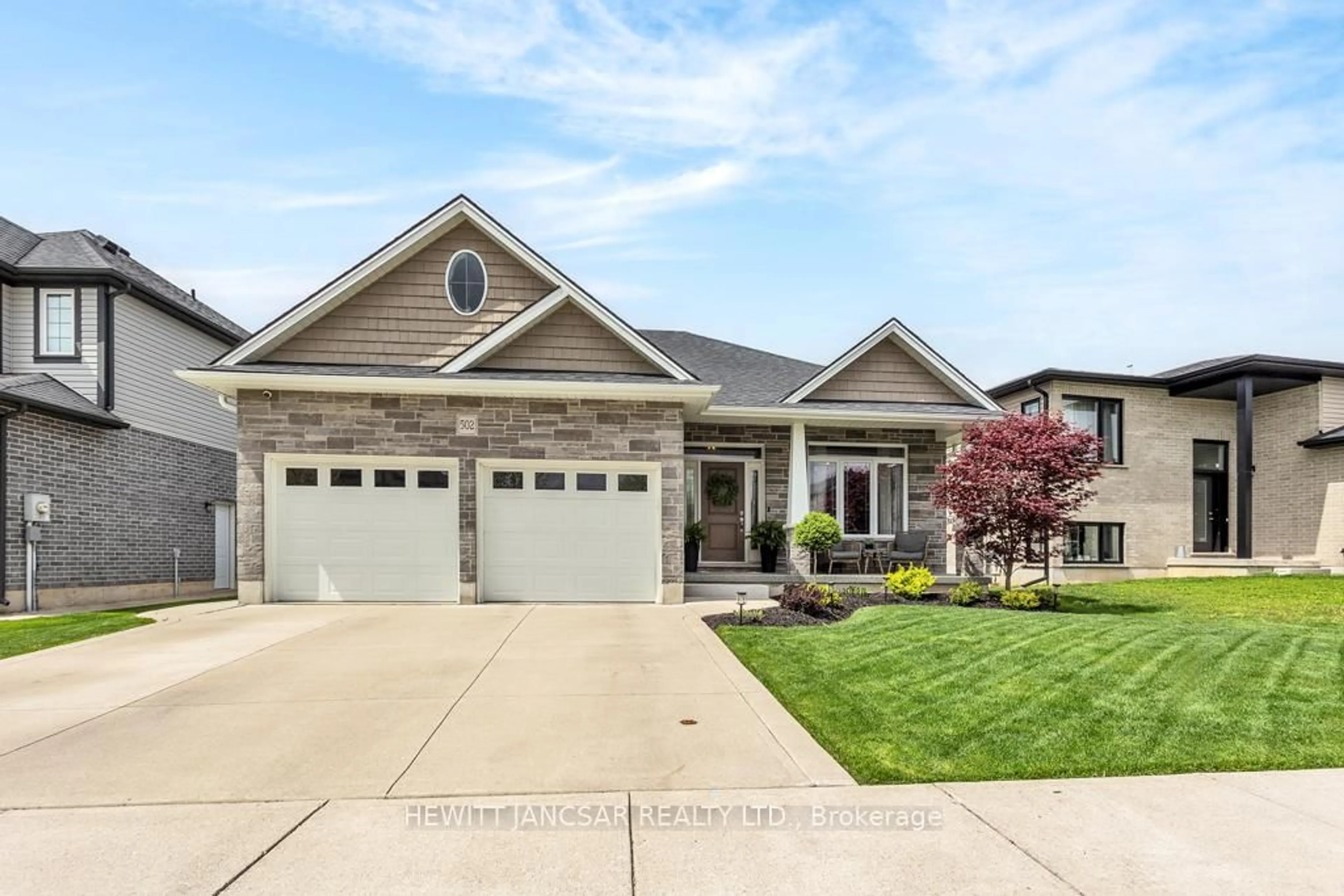 Home with vinyl exterior material, street for 502 Fairway Rd, Woodstock Ontario N4T 0E7