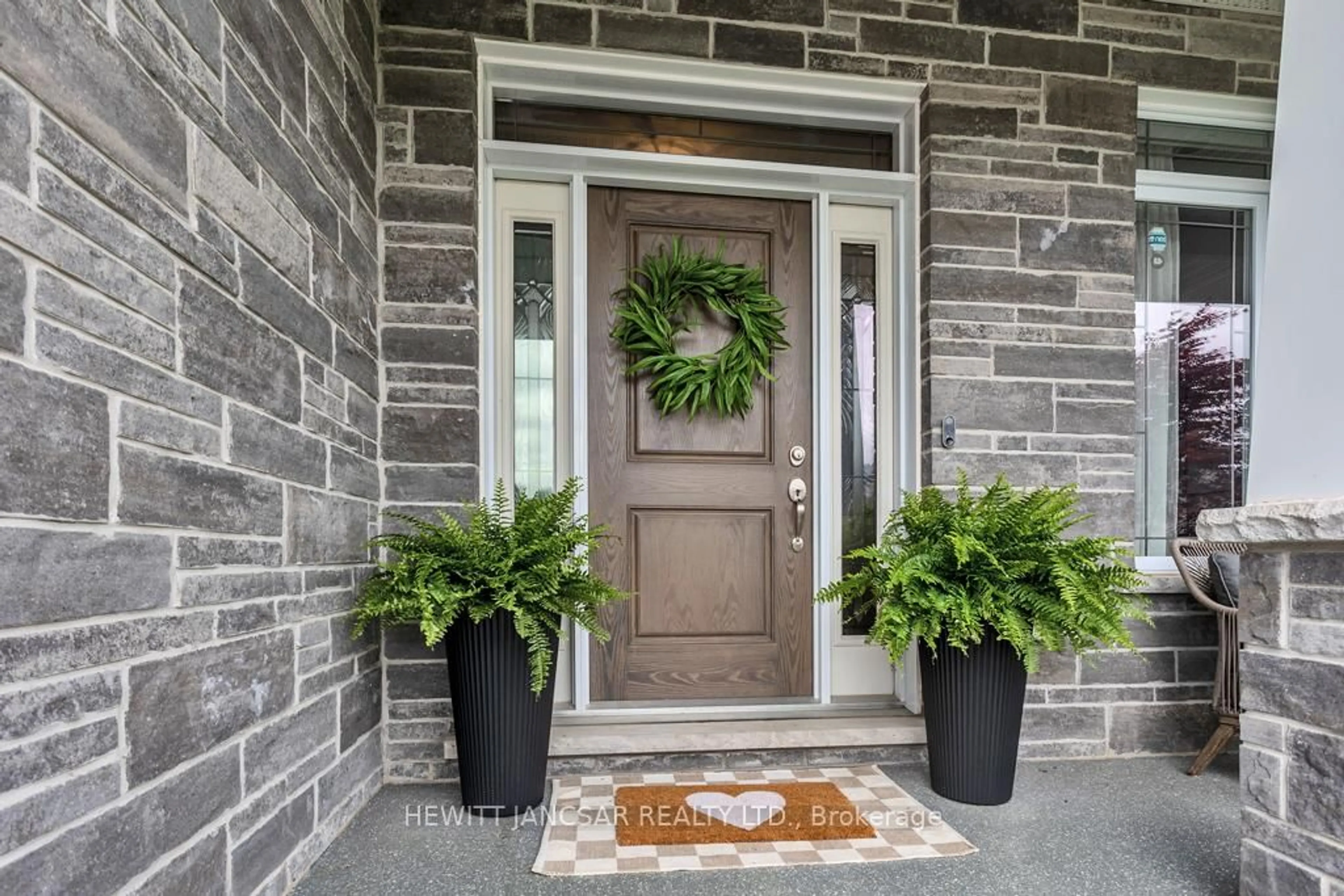 Indoor entryway for 502 Fairway Rd, Woodstock Ontario N4T 0E7