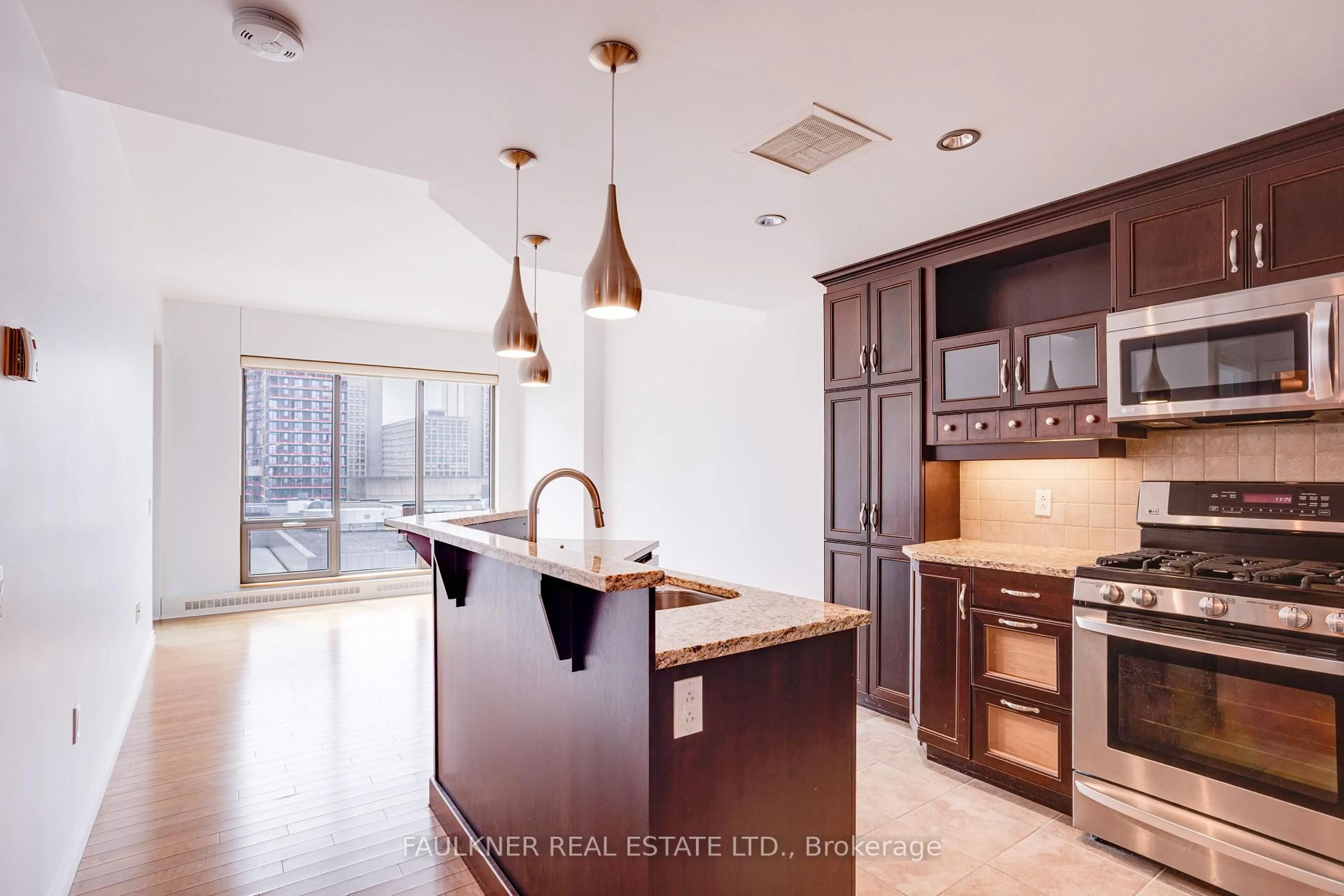 Open concept kitchen, ceramic/tile floor for 90 George St #803, Ottawa Ontario K1N 0A8